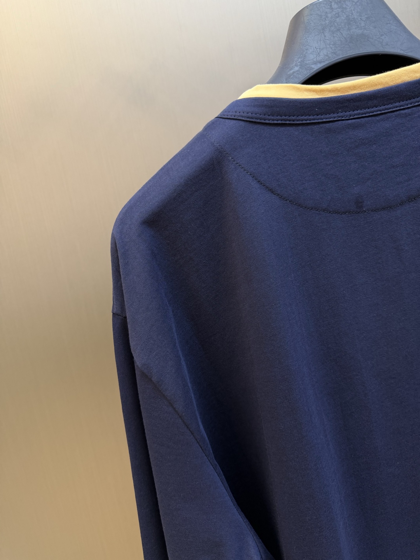 Miu yellow trim sweatshirt long sleeve Pure cotton lightweight knitted fabric, the body is made of 24-count special-spun compact cotton, 185g/m²; it is a medium-high count yarn, and the fabric texture is clear and delicate, with a delicate and smooth surface feel and good drape, achieving an ideal balance between softness and stiffness - Image 5