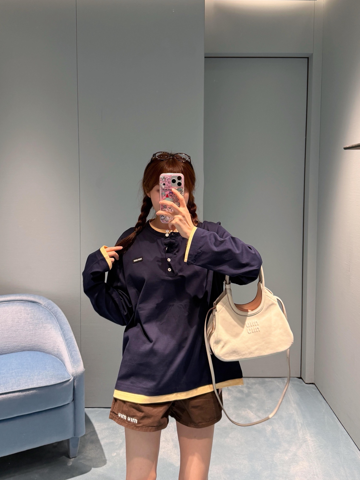 Miu yellow trim sweatshirt long sleeve Pure cotton lightweight knitted fabric, the body is made of 24-count special-spun compact cotton, 185g/m²; it is a medium-high count yarn, and the fabric texture is clear and delicate, with a delicate and smooth surface feel and good drape, achieving an ideal balance between softness and stiffness - Image 10