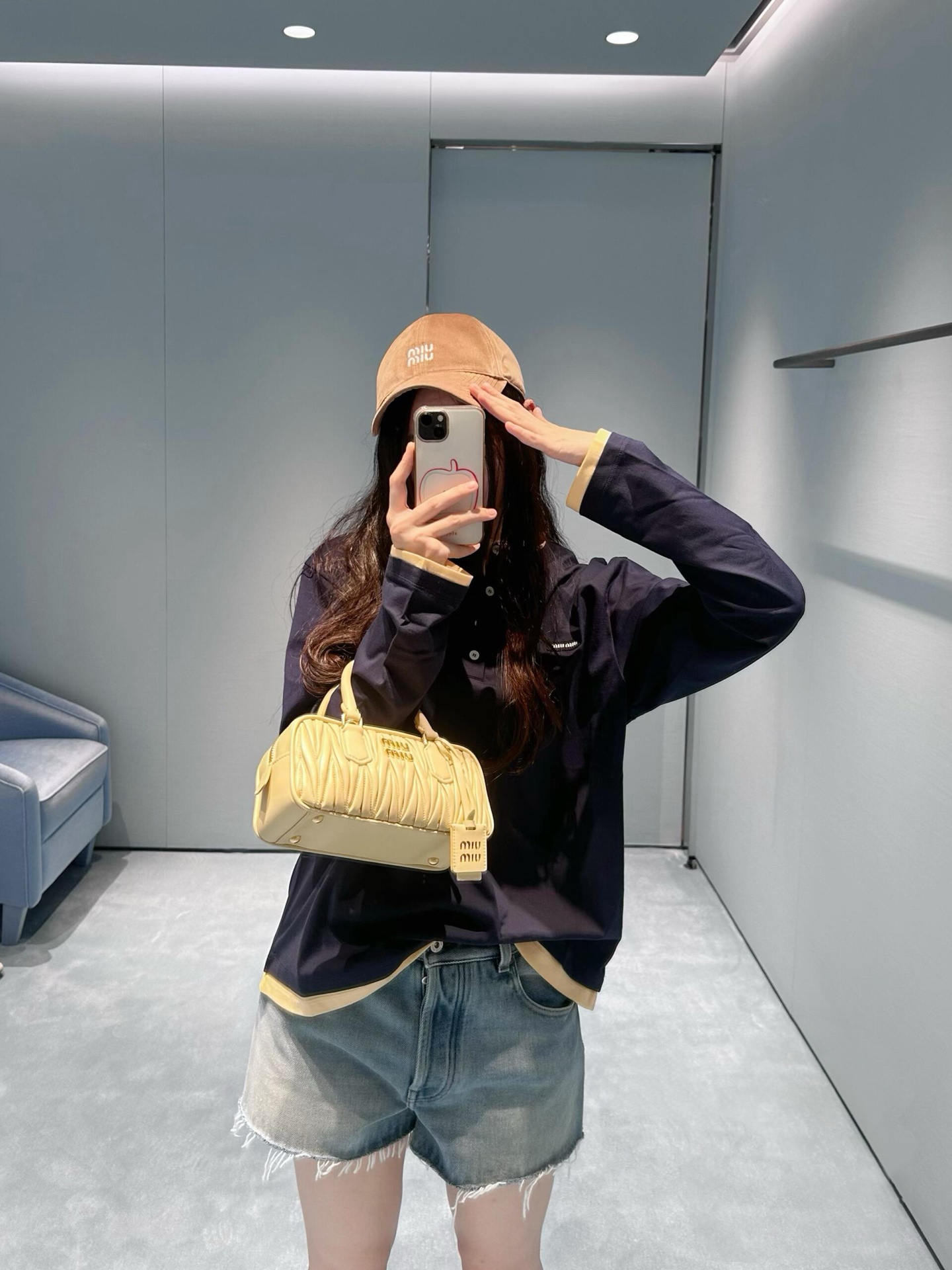 Miu yellow trim sweatshirt long sleeve Pure cotton lightweight knitted fabric, the body is made of 24-count special-spun compact cotton, 185g/m²; it is a medium-high count yarn, and the fabric texture is clear and delicate, with a delicate and smooth surface feel and good drape, achieving an ideal balance between softness and stiffness - Image 11