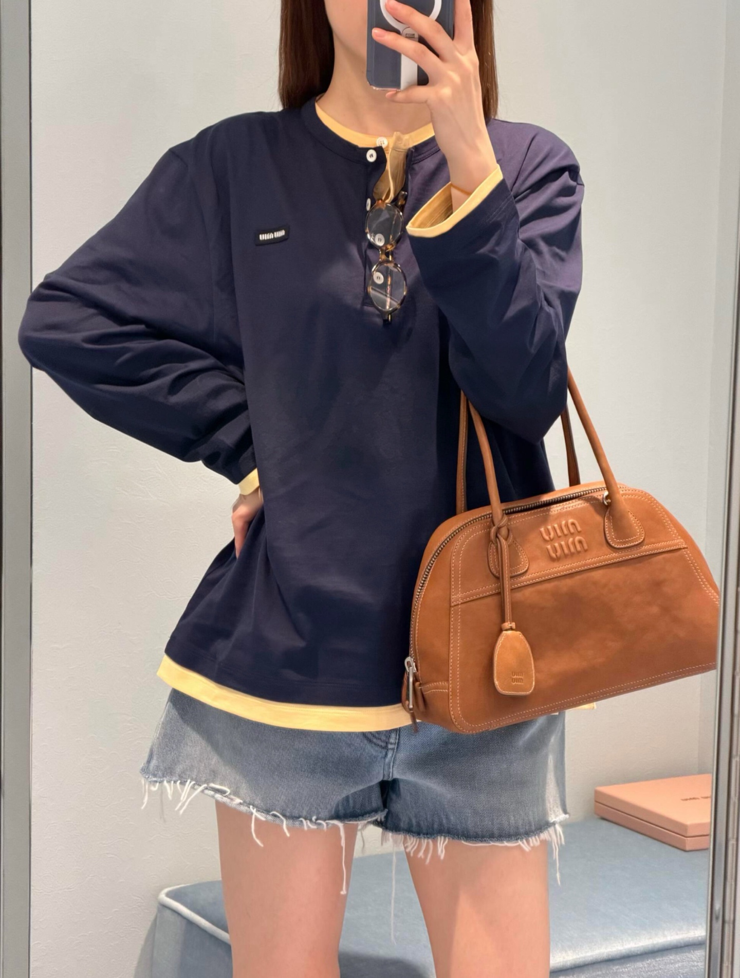 Miu yellow trim sweatshirt long sleeve Pure cotton lightweight knitted fabric, the body is made of 24-count special-spun compact cotton, 185g/m²; it is a medium-high count yarn, and the fabric texture is clear and delicate, with a delicate and smooth surface feel and good drape, achieving an ideal balance between softness and stiffness - Image 12