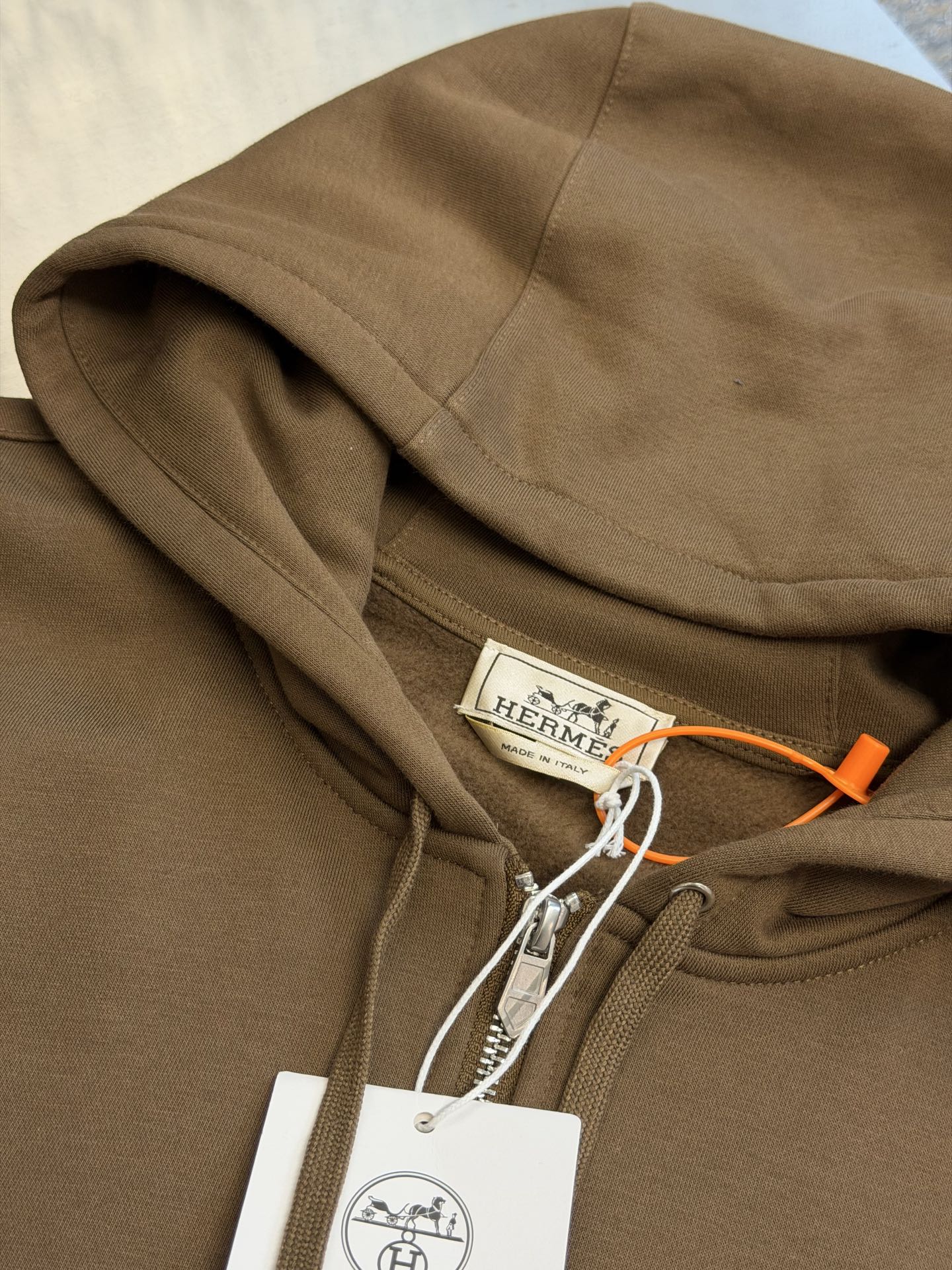 Hermès embroidered leather zippered jacket Customized Yunheng brocade cotton velvet, a neat full-open zipper creates a smooth hooded configuration, and the drawstring of the same color can be adjusted to the shape of the hood. - Image 5