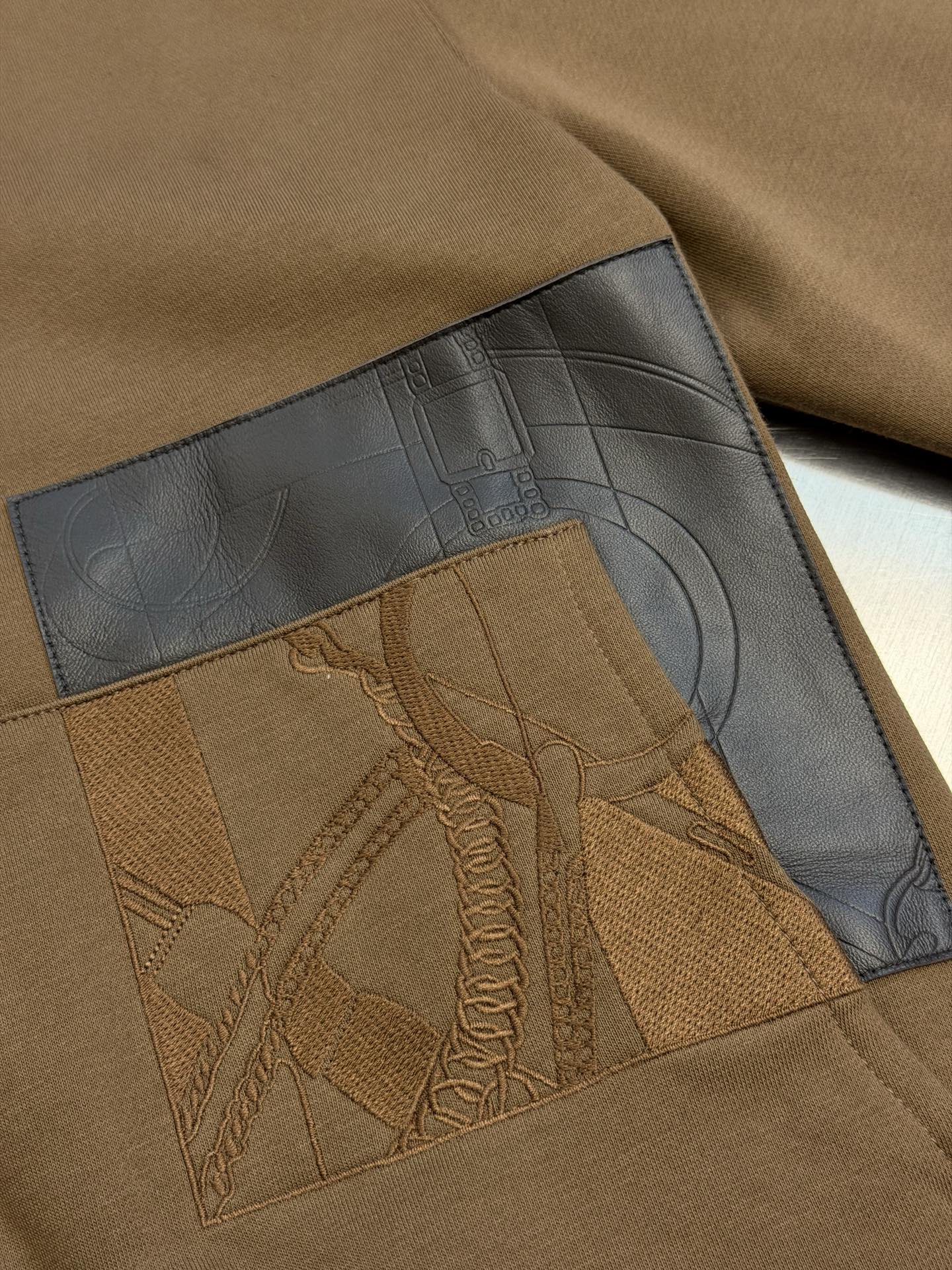 Hermès embroidered leather zippered jacket Customized Yunheng brocade cotton velvet, a neat full-open zipper creates a smooth hooded configuration, and the drawstring of the same color can be adjusted to the shape of the hood. - Image 6