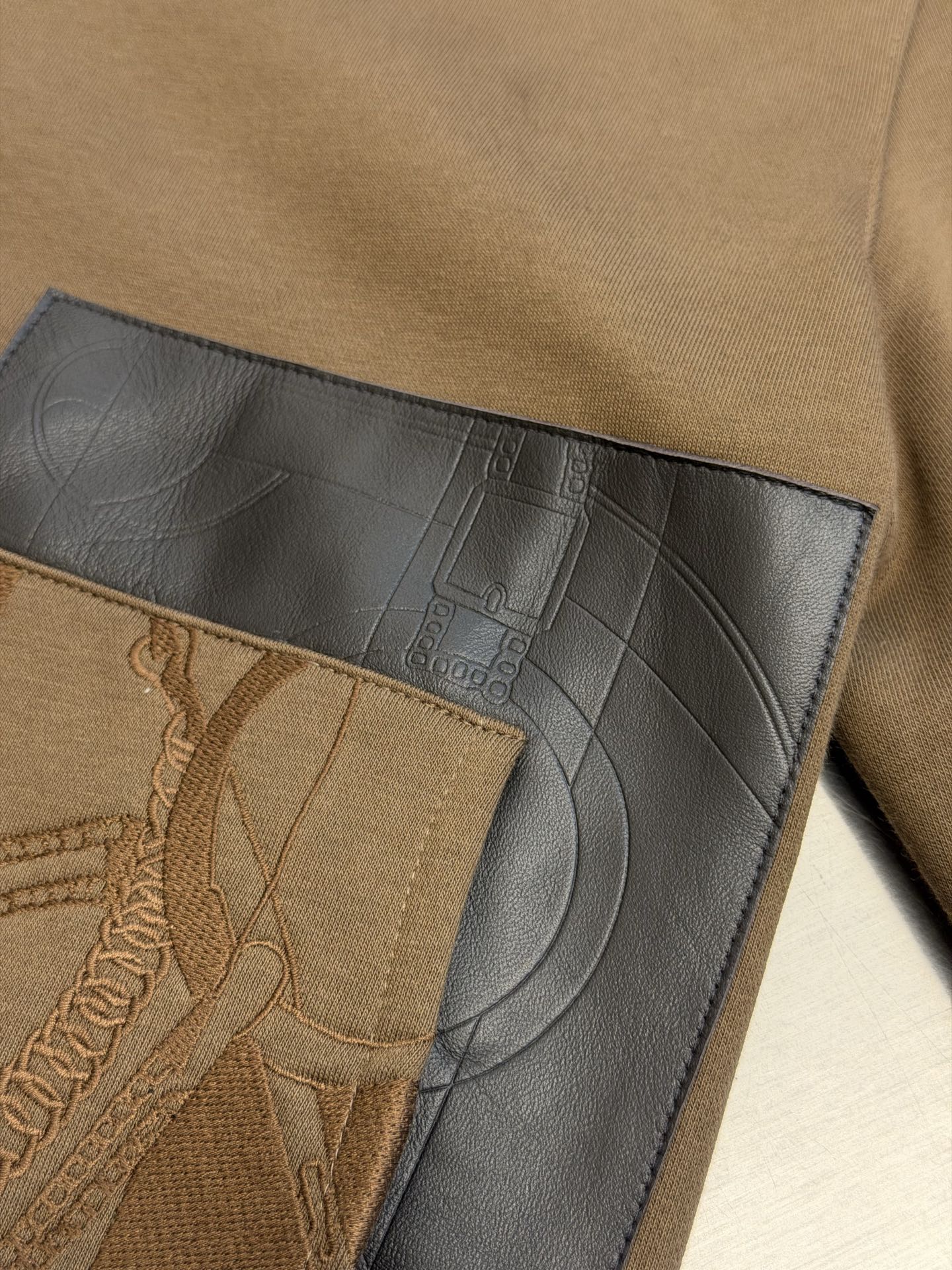 Hermès embroidered leather zippered jacket Customized Yunheng brocade cotton velvet, a neat full-open zipper creates a smooth hooded configuration, and the drawstring of the same color can be adjusted to the shape of the hood. - Image 7