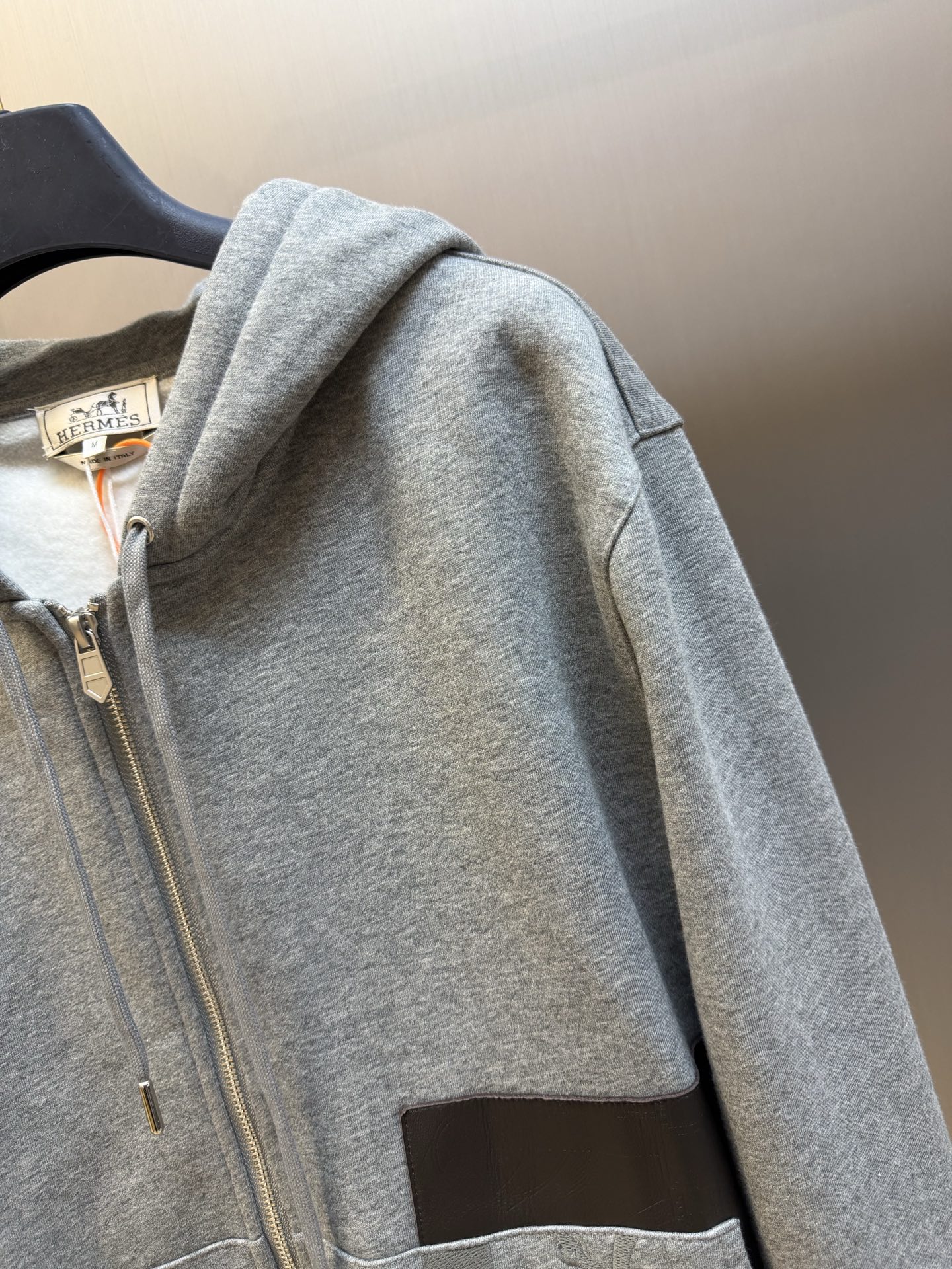 Hermès embroidered leather zippered jacket Customized Yunheng brocade cotton velvet, a neat full-open zipper creates a smooth hooded configuration, and the drawstring of the same color can be adjusted to the shape of the hood - Image 3