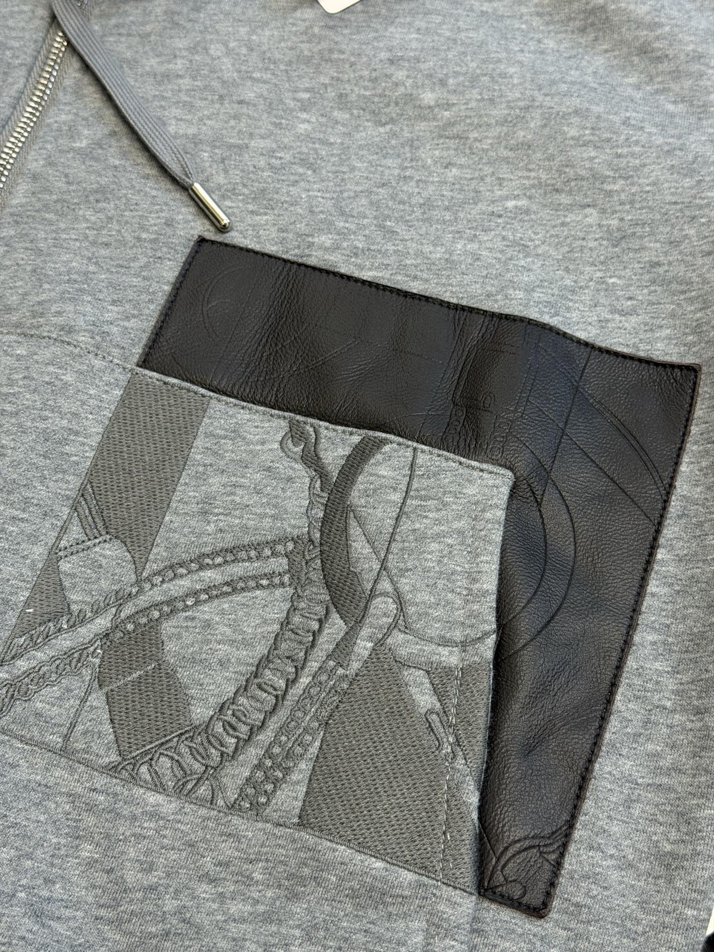 Hermès embroidered leather zippered jacket Customized Yunheng brocade cotton velvet, a neat full-open zipper creates a smooth hooded configuration, and the drawstring of the same color can be adjusted to the shape of the hood - Image 6