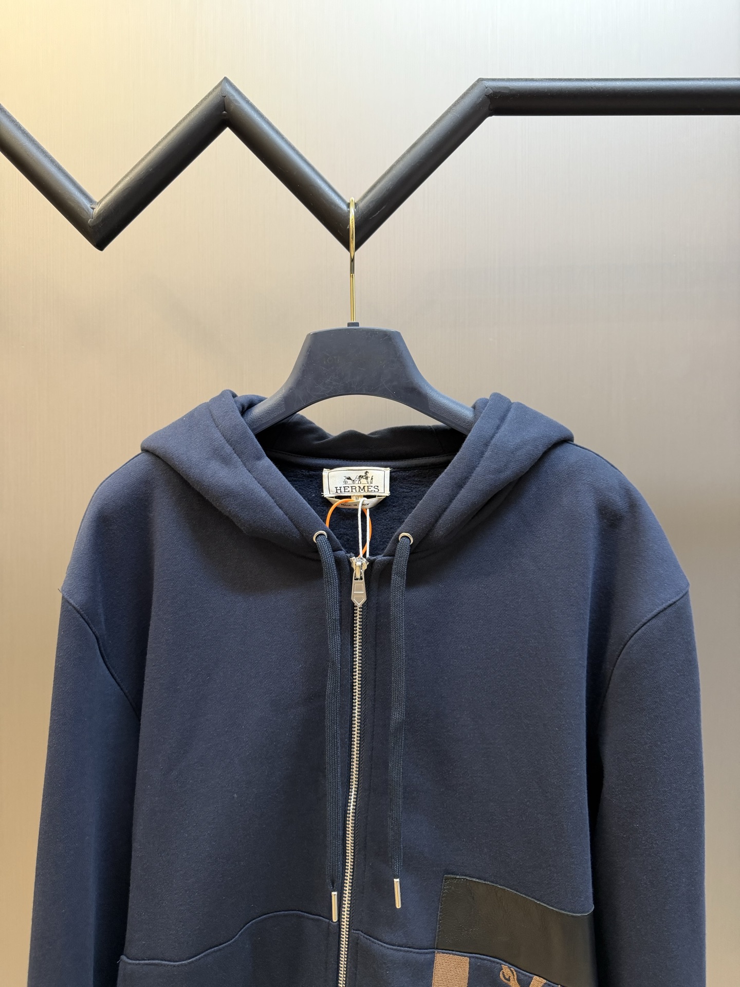 Hermès embroidered leather zippered jacket Customized Yunheng brocade cotton velvet, a neat full-open zipper creates a smooth hooded configuration, and the drawstring of the same color can be adjusted to the shape of the hood. - Image 2