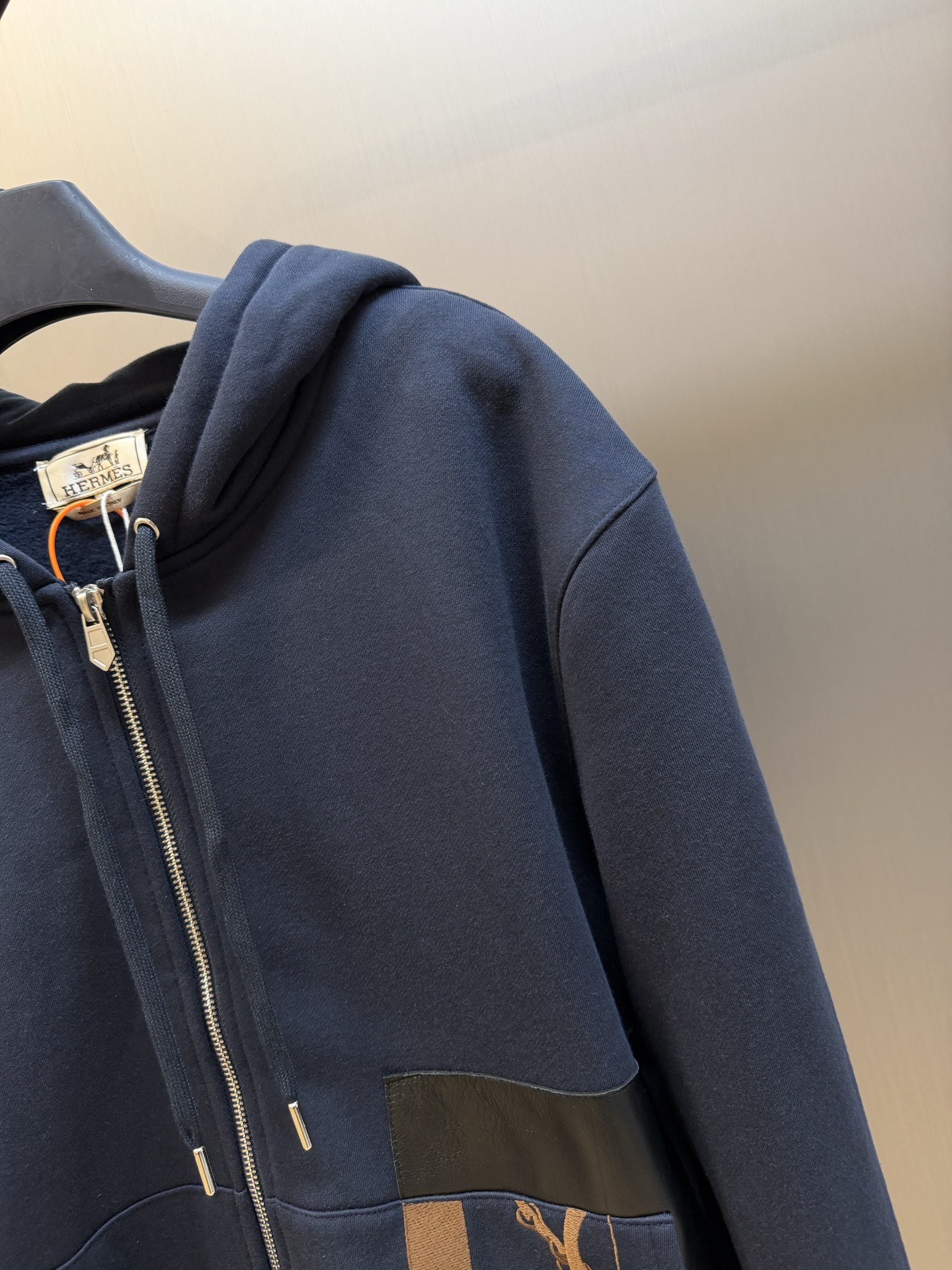 Hermès embroidered leather zippered jacket Customized Yunheng brocade cotton velvet, a neat full-open zipper creates a smooth hooded configuration, and the drawstring of the same color can be adjusted to the shape of the hood. - Image 3