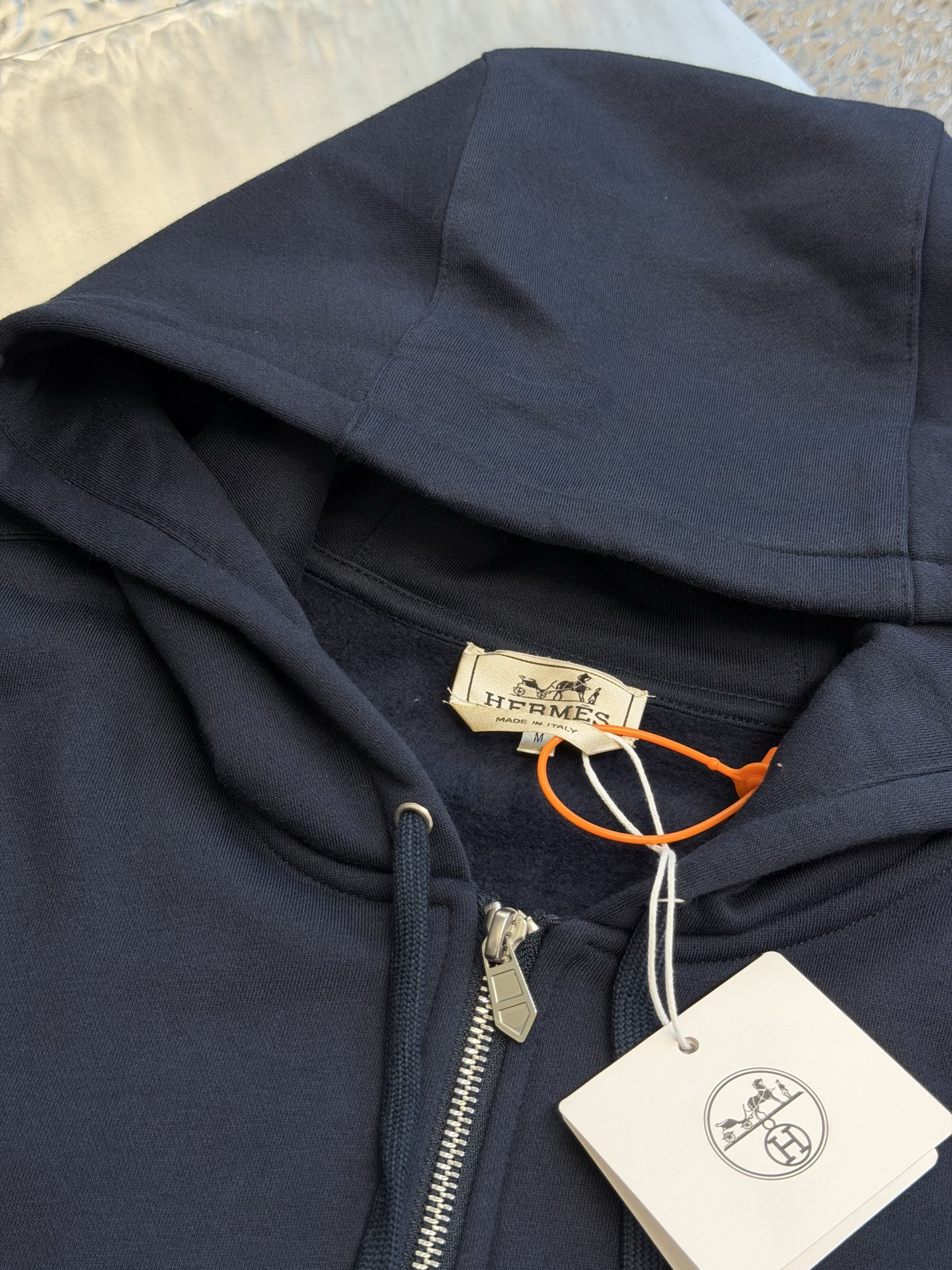 Hermès embroidered leather zippered jacket Customized Yunheng brocade cotton velvet, a neat full-open zipper creates a smooth hooded configuration, and the drawstring of the same color can be adjusted to the shape of the hood. - Image 5
