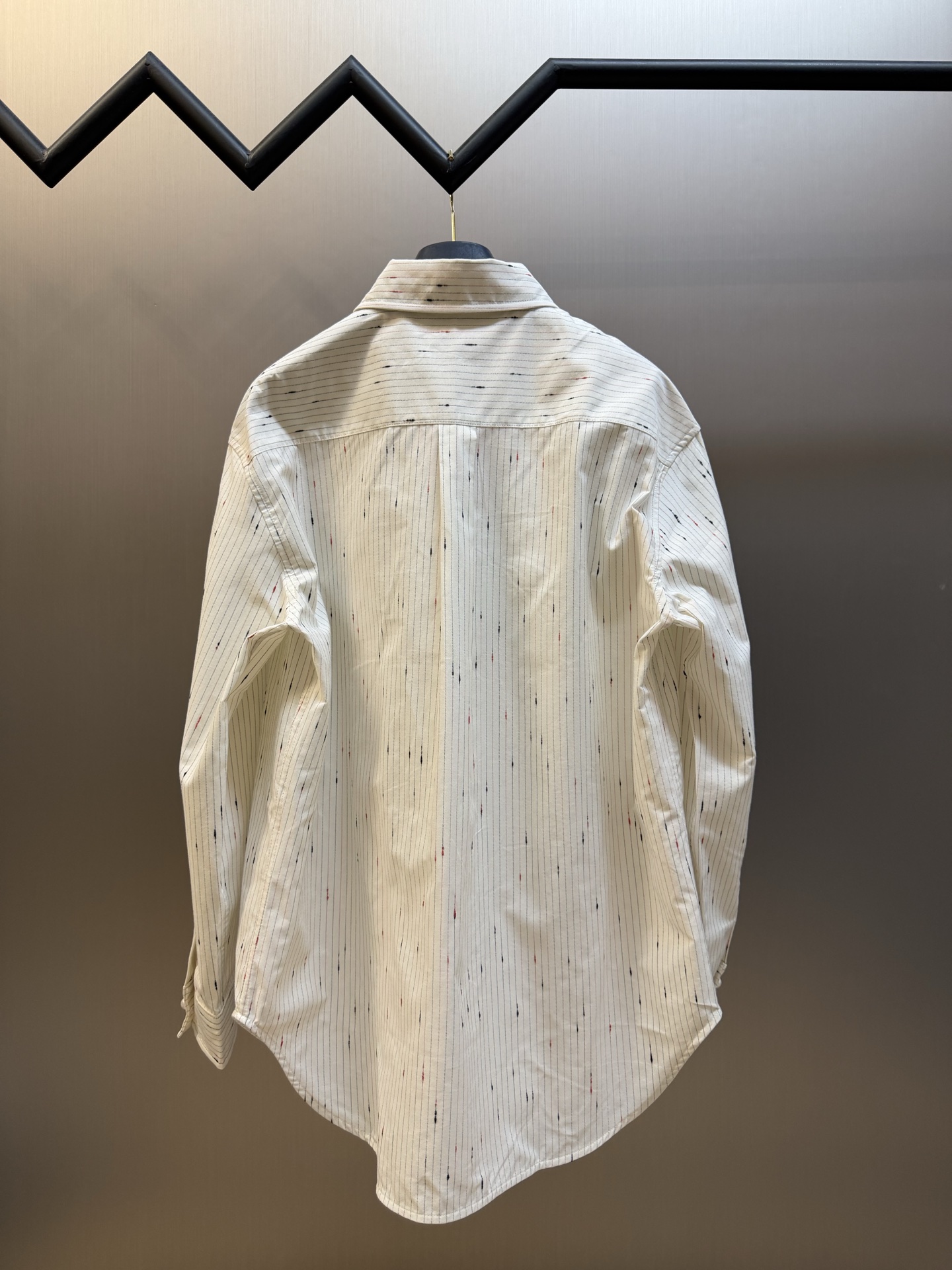 Xiaoxiang Double C embroidered striped shirt Customized star-dot yarn-dyed jacquard poplin material, pure white porcelain spreads the body in sequence, fine ink vertical patterns are interwoven with fine colorful dots and shooting stars, precipitating the French simple and relaxed luxury charm of aristocratic family - Image 4