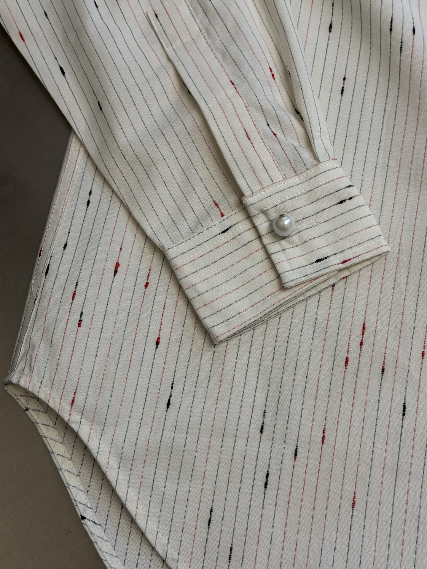 Xiaoxiang Double C embroidered striped shirt Customized star-dot yarn-dyed jacquard poplin material, pure white porcelain spreads the body in sequence, fine ink vertical patterns are interwoven with fine colorful dots and shooting stars, precipitating the French simple and relaxed luxury charm of aristocratic family - Image 7