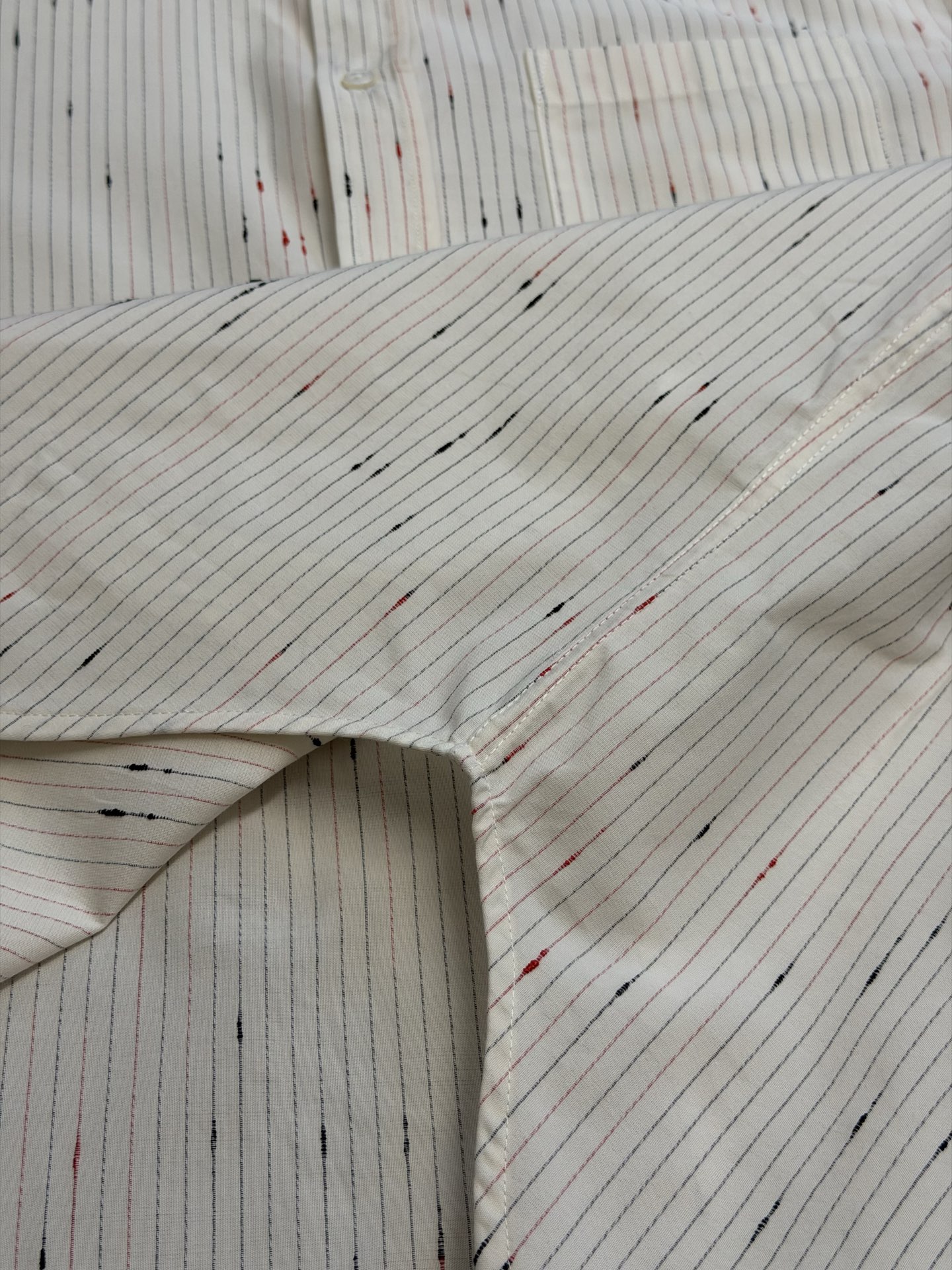 Xiaoxiang Double C embroidered striped shirt Customized star-dot yarn-dyed jacquard poplin material, pure white porcelain spreads the body in sequence, fine ink vertical patterns are interwoven with fine colorful dots and shooting stars, precipitating the French simple and relaxed luxury charm of aristocratic family - Image 8