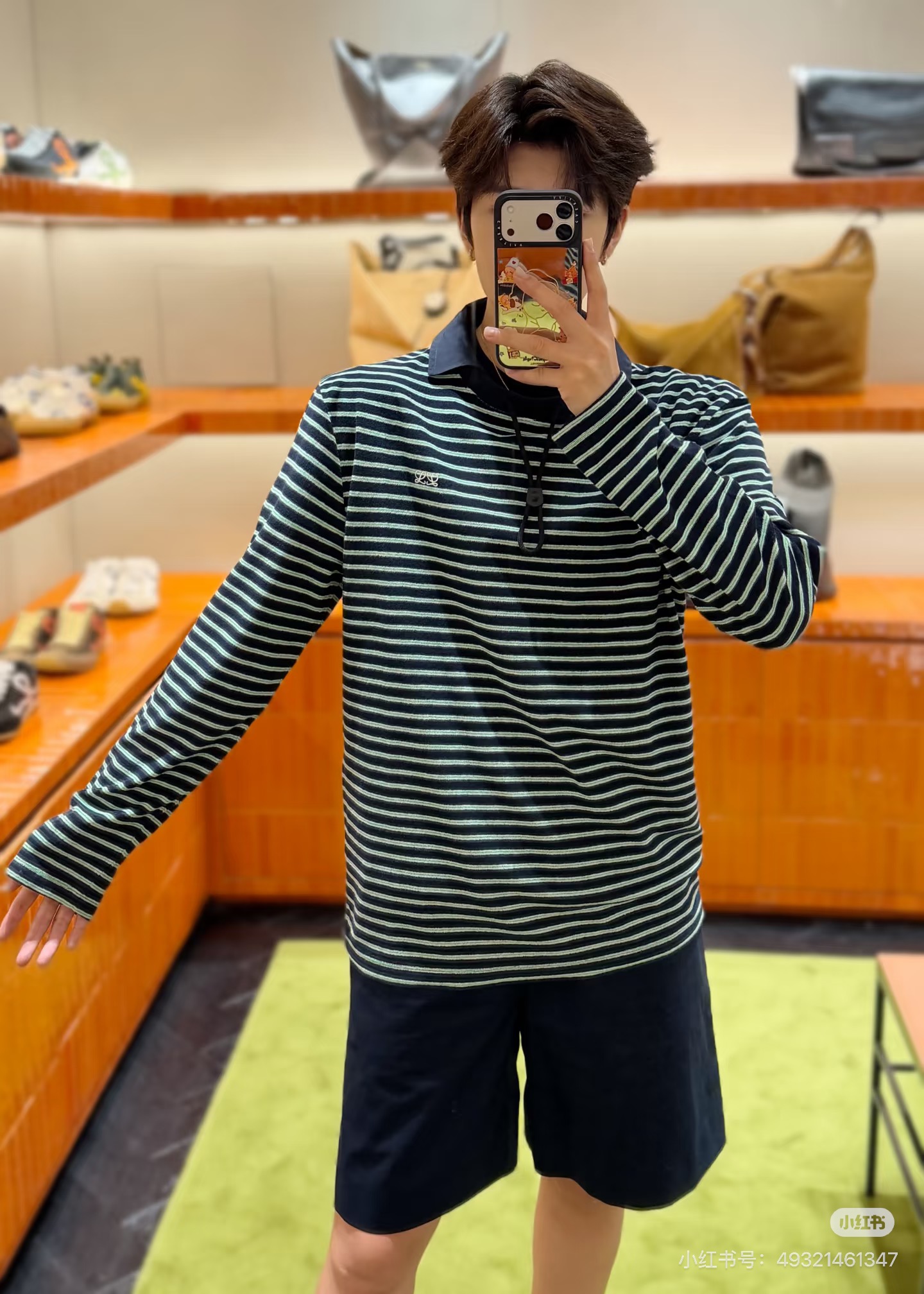 Loew*/Loewe SS26 terry cotton striped drawstring long-sleeved Polo shirt Custom-woven terry striped fabric, black base with green + white double thin horizontal stripes, color card repeatedly adjusted, stripe spacing and width are completely aligned with the original version, front and back textures are the same, navy blue woven splicing Polo collar, the fabric is crisp and not soft; the collar drawstring is matched with plastic buckles, the details are fully restored, the three-dimensional embroidery logo on the chest, the stitching is dense and full, and the positioning is accurate Size:S/M/L/XL - Image 18
