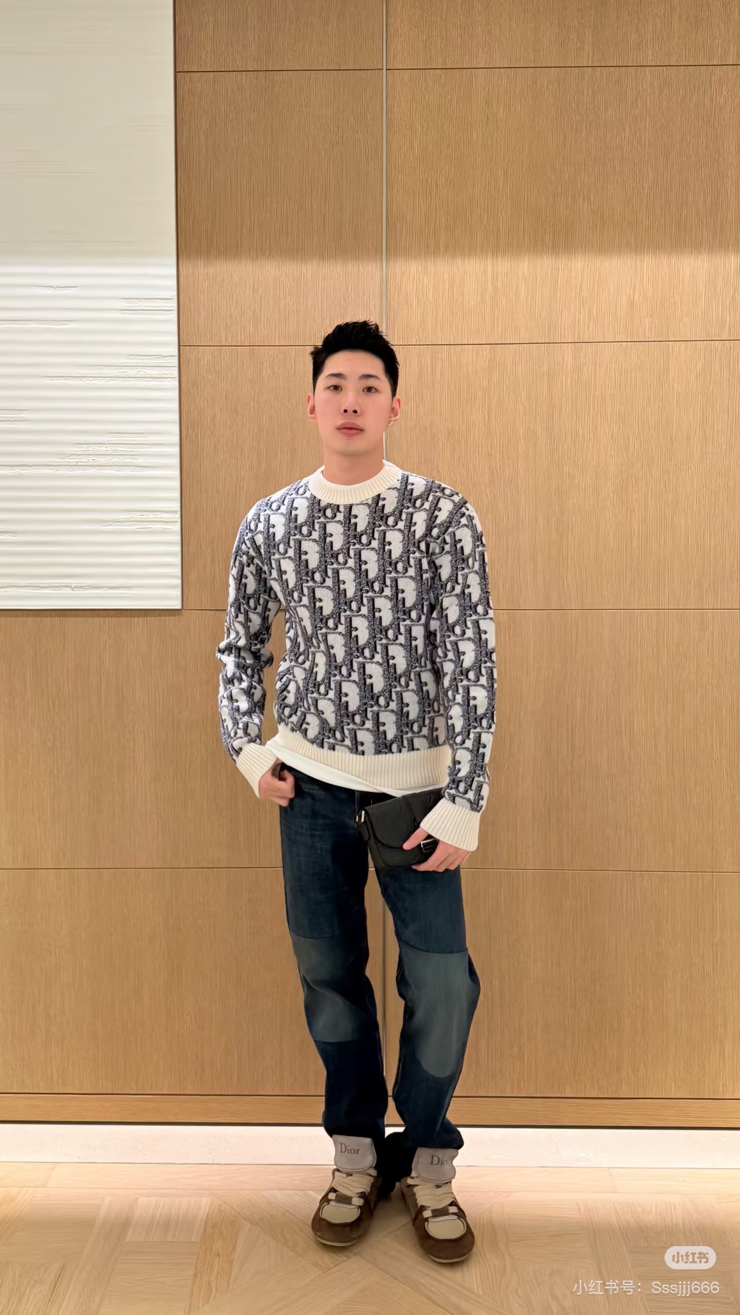 Dio*/Dior SS26 ski series Oblique all-over printed old flower jacquard round neck knitted sweater Custom-spun mixed color yarn, gray and white miscellaneous yarn texture, jacquard pattern all over the body, pattern density and color block gradient effect are in line with the original version. It is not a simple printing, the front and back have the same texture. - Image 12