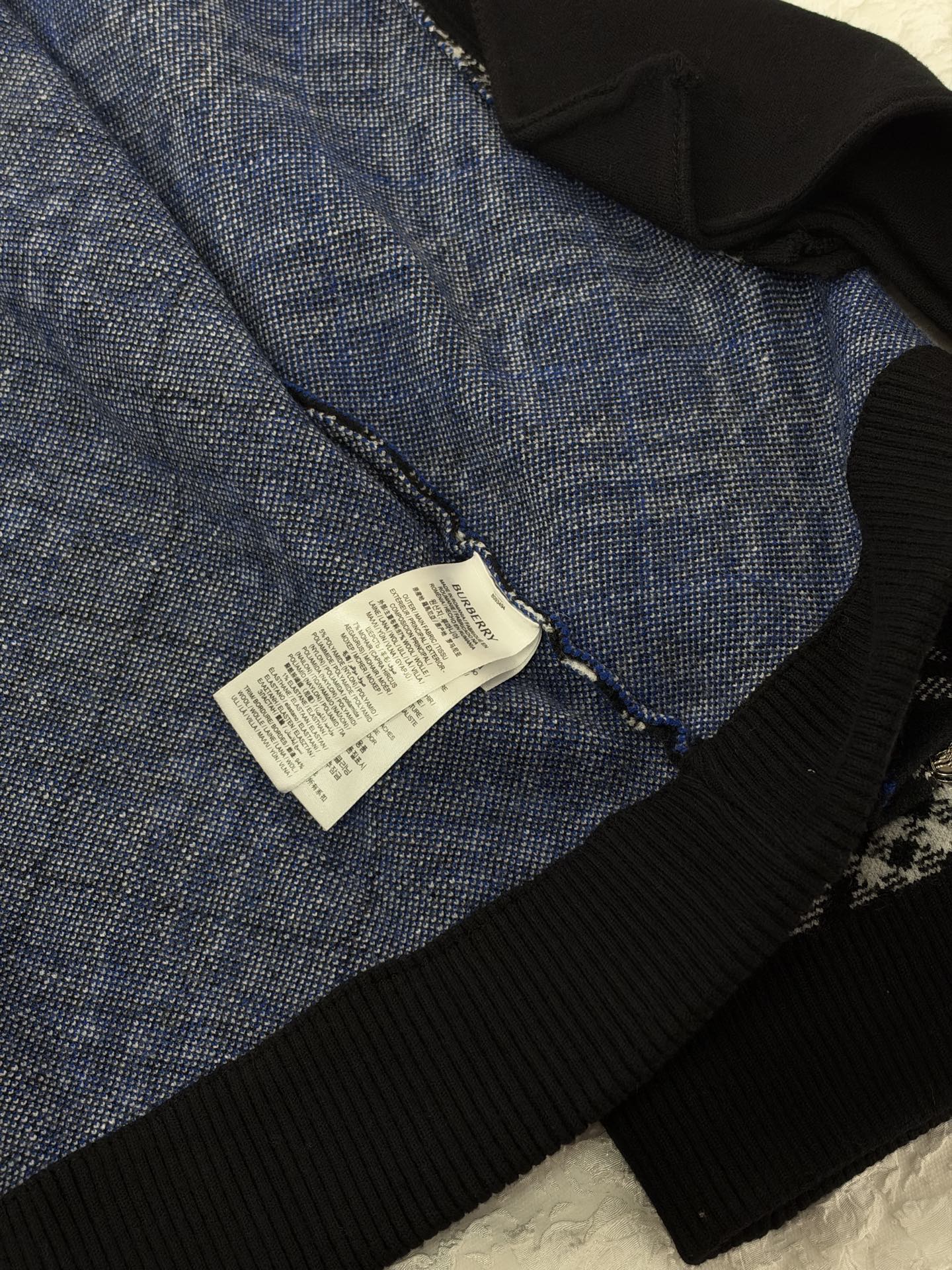 Burberr*/Burberry plaid knitted baseball collar zipper cardigan Custom-woven plaid jacquard yarn, plaid line thickness, color matching and repeated color matching, the fabric surface is smooth and delicate, the front and back textures are consistent, baseball rib round neck, full-length zipper opening and closing, pocket design on both sides; the collar, cuffs, and hem are all ribbed in the same color, with stable elasticity and not easy to deform - Image 10