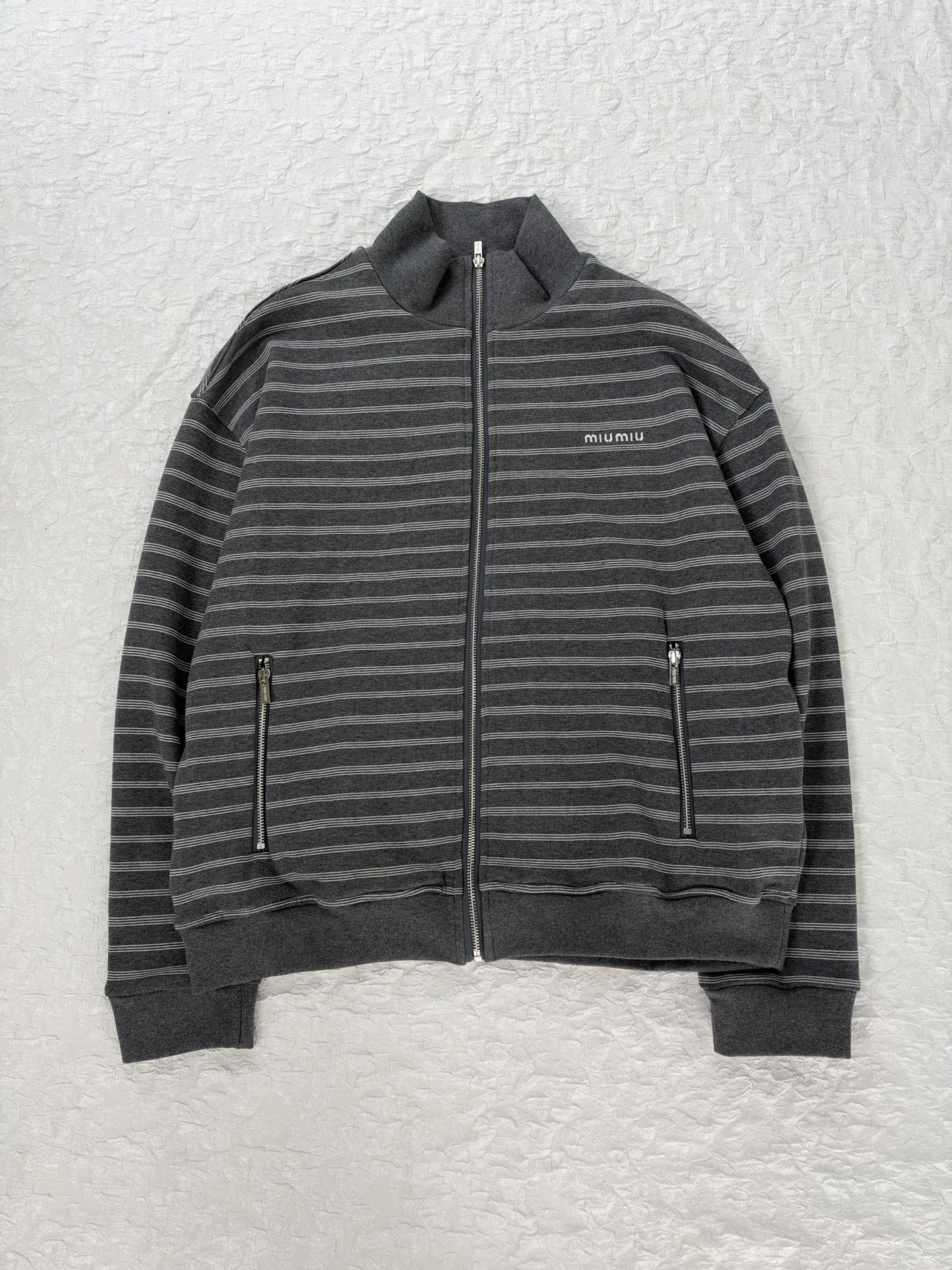 Miu Mi*/Miu Miu letter embroidered counterpoint striped zipper jacket The stripe spacing is accurately aligned, and the width and color of each strip are aligned with the original version - Image 3