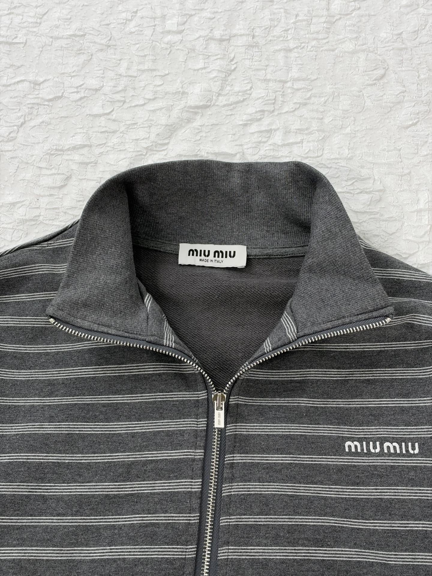 Miu Mi*/Miu Miu letter embroidered counterpoint striped zipper jacket The stripe spacing is accurately aligned, and the width and color of each strip are aligned with the original version - Image 9