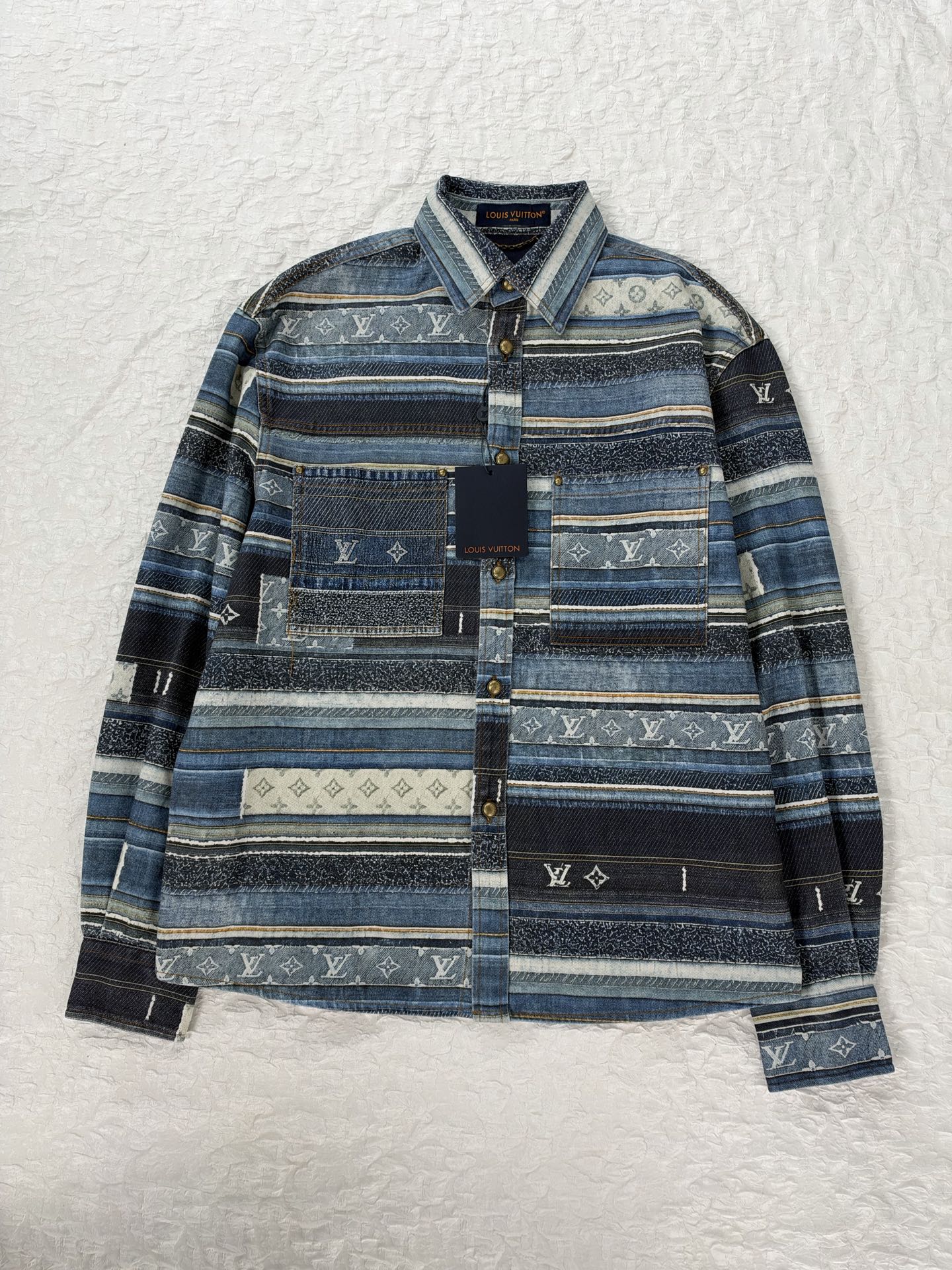1V/Louis SS27 Monogram patchwork striped print denim shirt The entire denim base fabric is matched with full-width positioning printing - Image 3