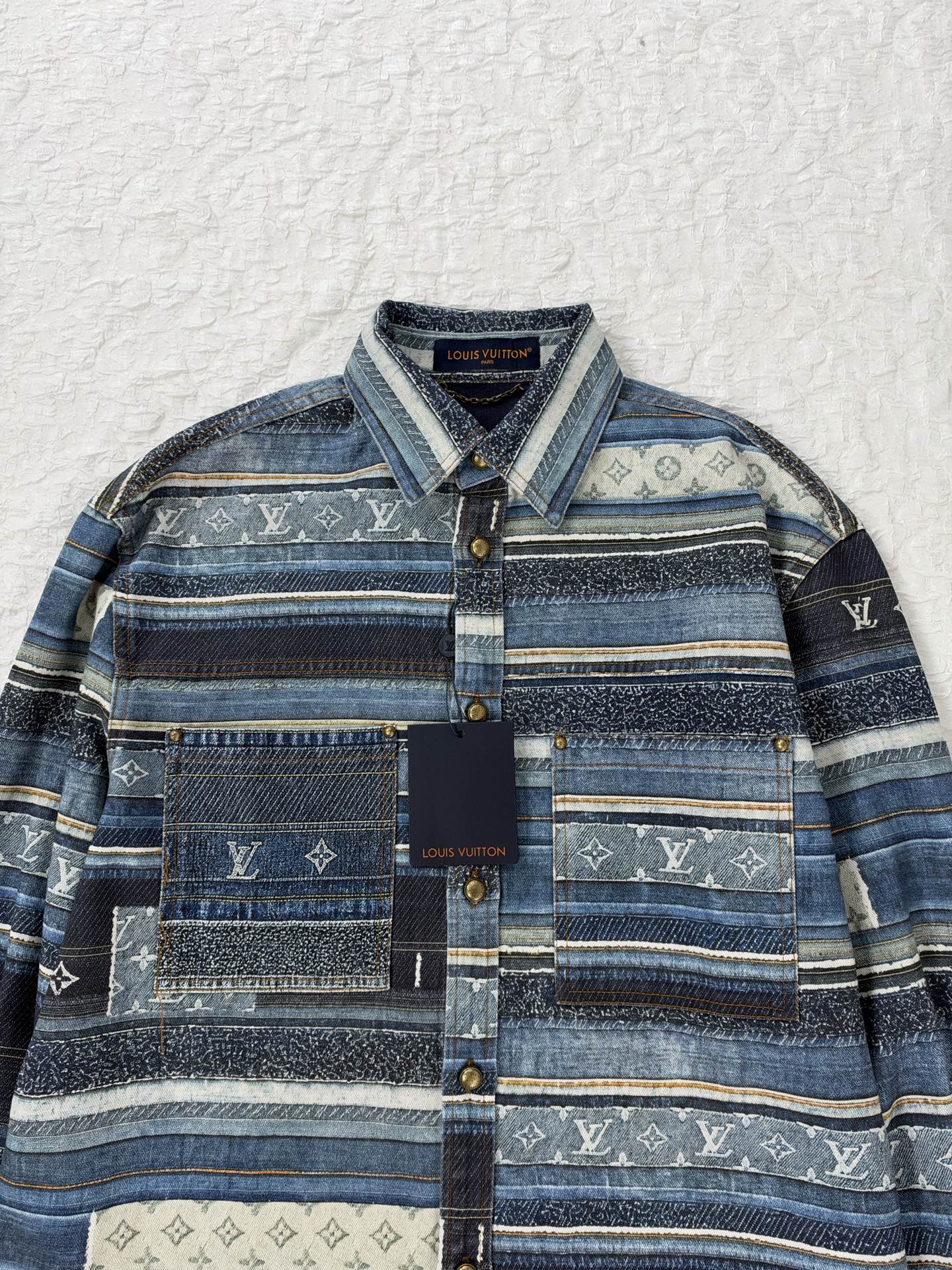 1V/Louis SS27 Monogram patchwork striped print denim shirt The entire denim base fabric is matched with full-width positioning printing - Image 5