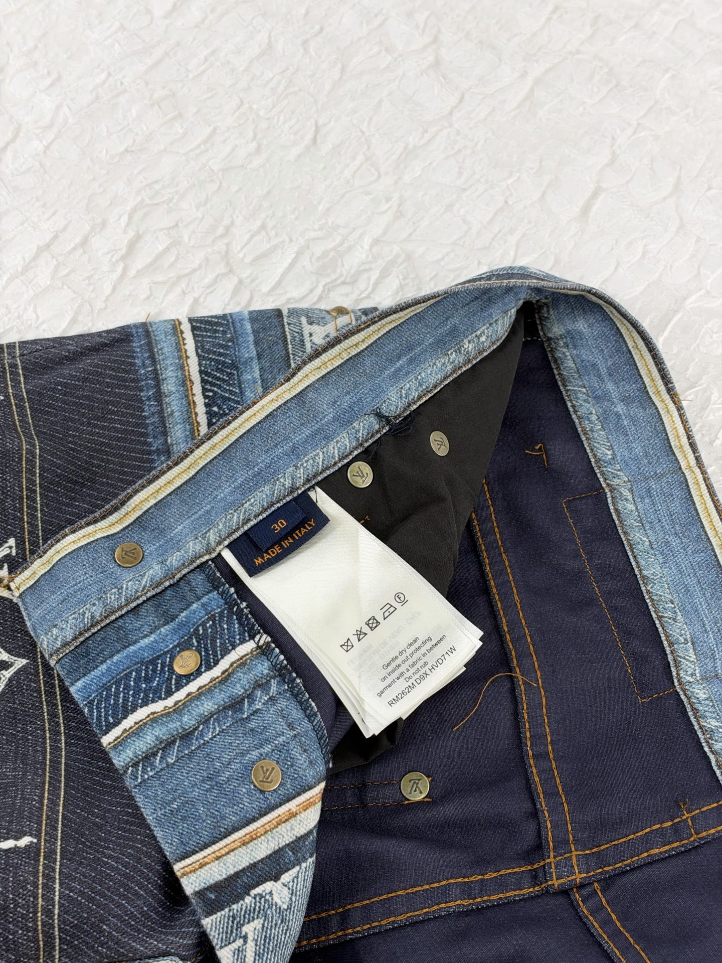 1V/Louis SS27 Monogram patchwork striped printed denim shorts The entire denim base fabric is matched with full-width positioning printing - Image 8