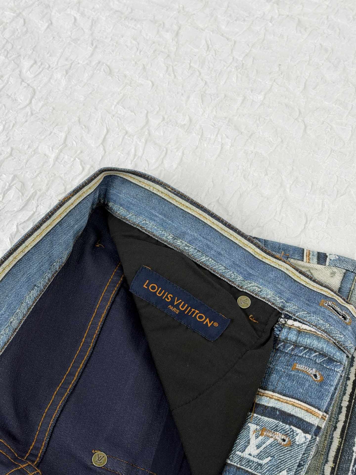 1V/Louis SS27 Monogram patchwork striped printed denim shorts The entire denim base fabric is matched with full-width positioning printing - Image 9