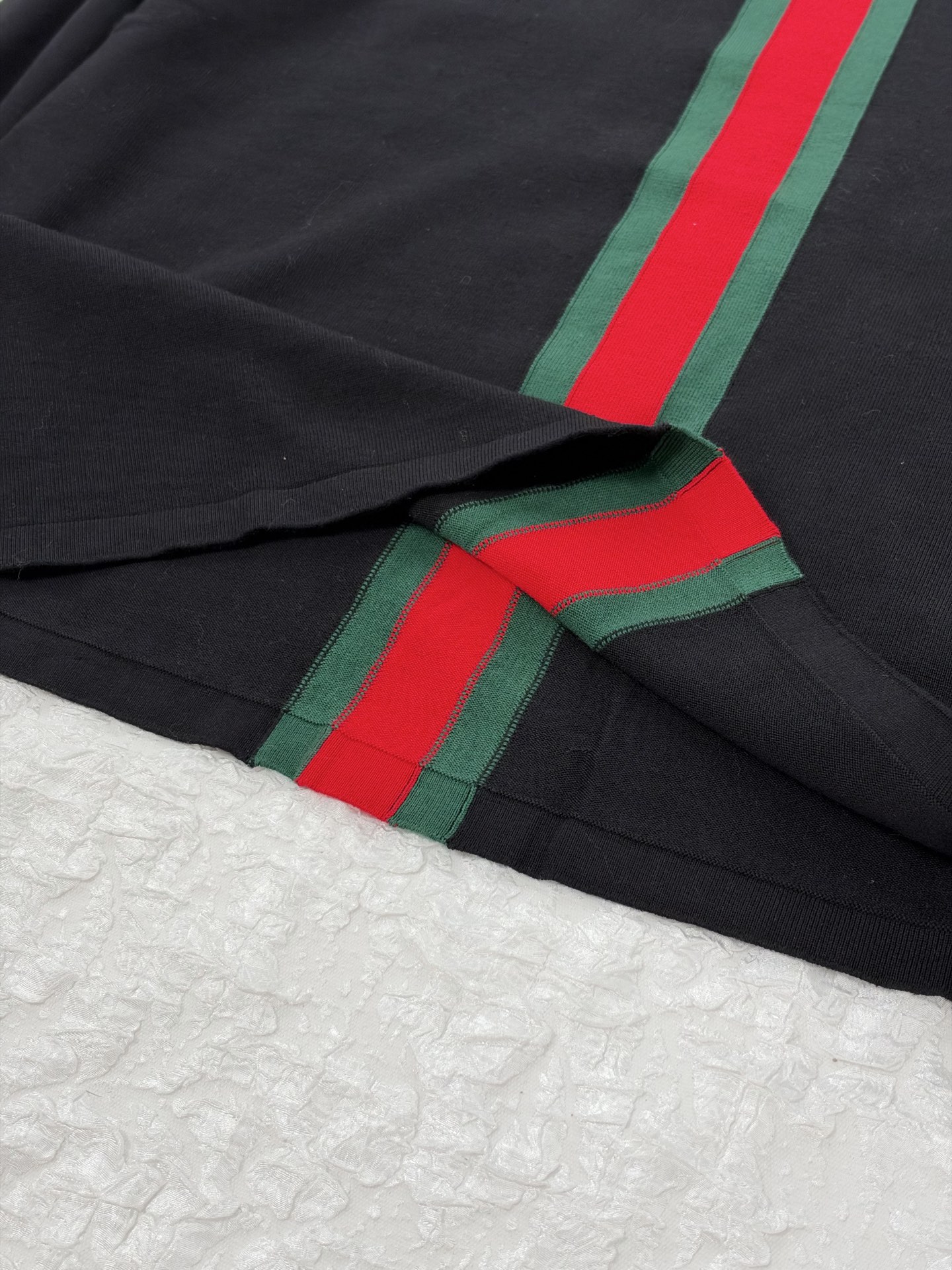 Gucc*/Gucci SS26 vertical striped jacquard knitted crew neck sweater The whole piece is made of custom-woven wool blended yarn - Image 7