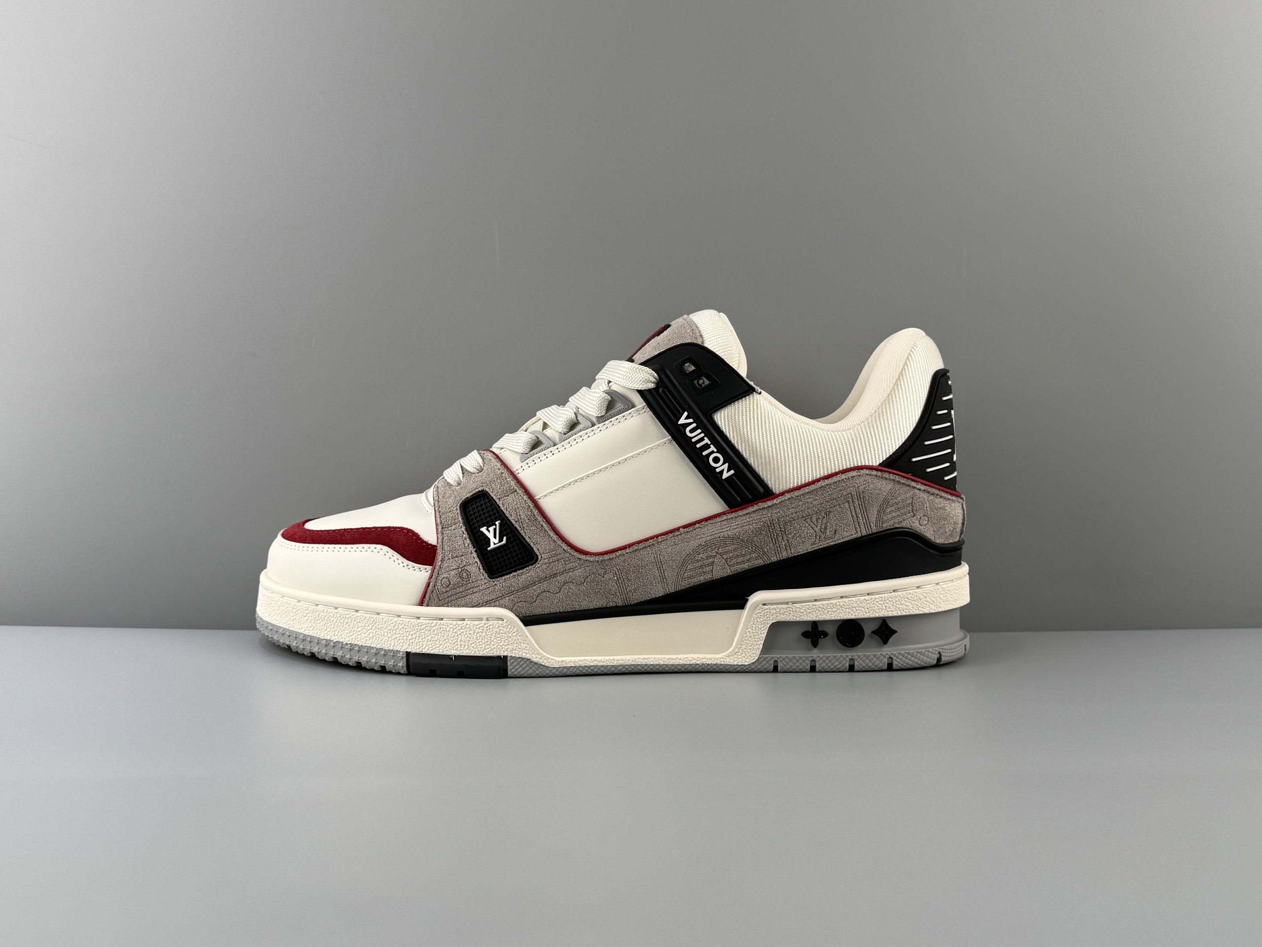 LOUIS VUITTON 2026 latest color scheme Trainer suede flower handwritten logo round toe lace-up low-top sneakers imported Italian calf leather original top-grade outsole production access counter 0️⃣pressure❗Size: 35 36 37 38 39 40 41 42 43 44 45 (46 customization is not returnable)