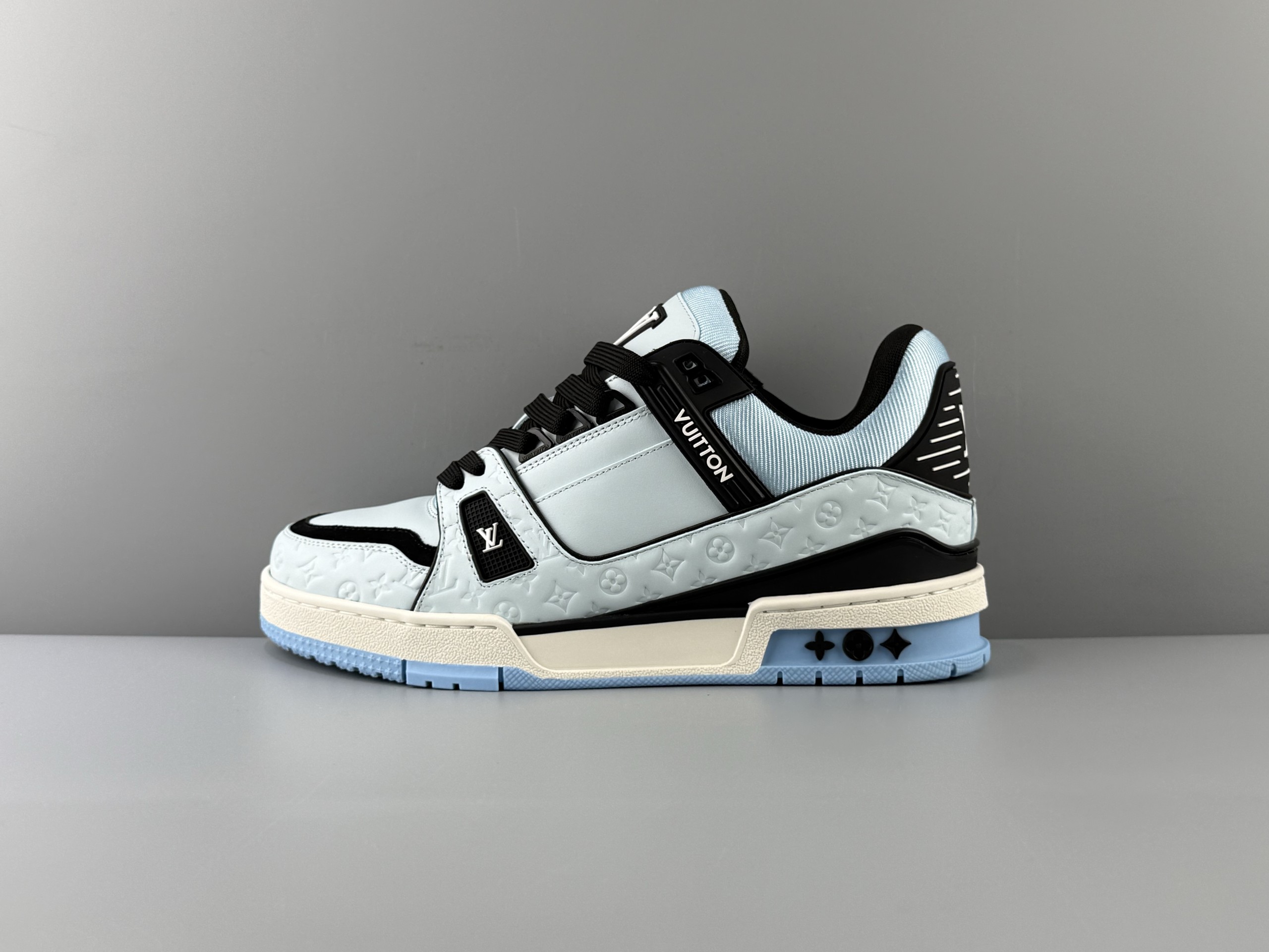 LOUIS VUITTON 2026 latest color scheme Trainer blue bear suede flower handwritten logo round toe lace-up low-cut sneakers Italian imported tire cowhide original top outsole production access counter 0️⃣pressure❗Size: 35 36 37 38 39 40 41 42 43 44 45 (46 customization is not returnable)