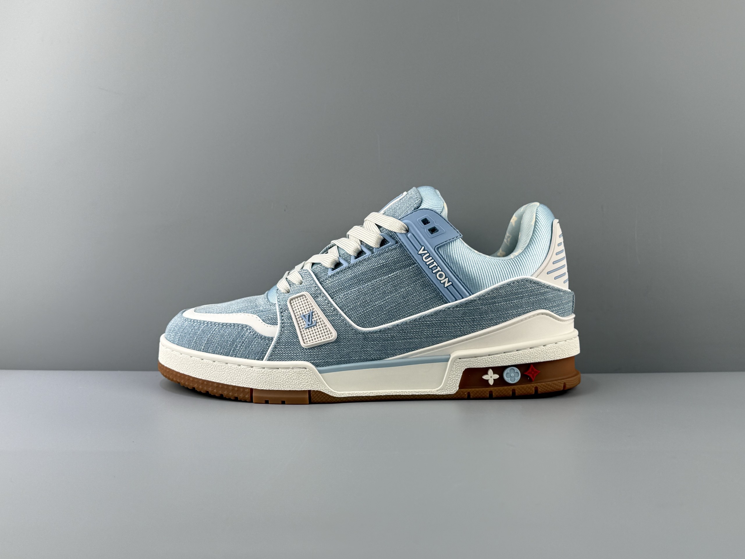 LOUIS VUITTON 2026 latest color matching Trainer Chinese Valentine's Day limited edition Suede Flower Handwritten logo Round toe lace-up Low-cut sneakers Imported Italian calf leather Original top-grade outsole Production Access counter 0️⃣Pressure❗Size: 35 36 37 38 39 40 41 42 43 44 45 (46 customization is not returnable)