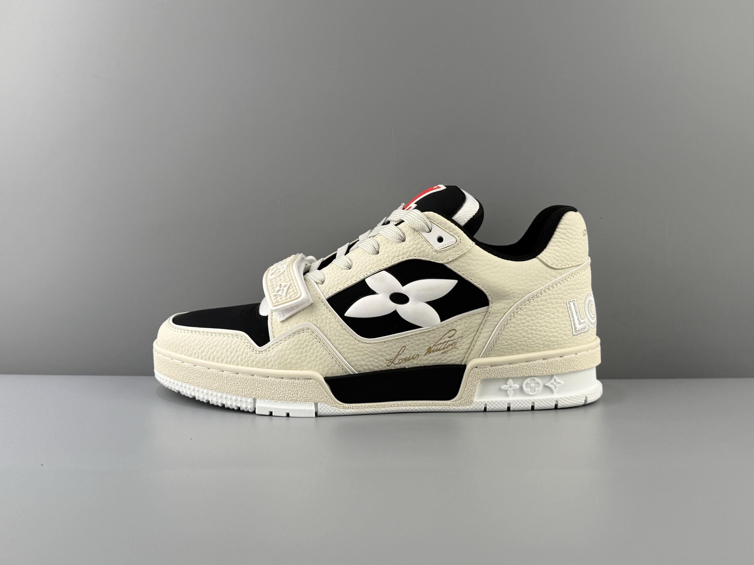LOUIS VUITTON Classic Velcro Color Trainer Suede Flower Handwritten Logo Round Toe Lace Low-top Sneakers Men's Brown Italian Imported Tire Cow Leather Original Top Outsole Production Access Counter 0️⃣ Pressure❗Size: 35 36 37 38 39 40 41 42 43 44 45 (46 customization is not returnable)