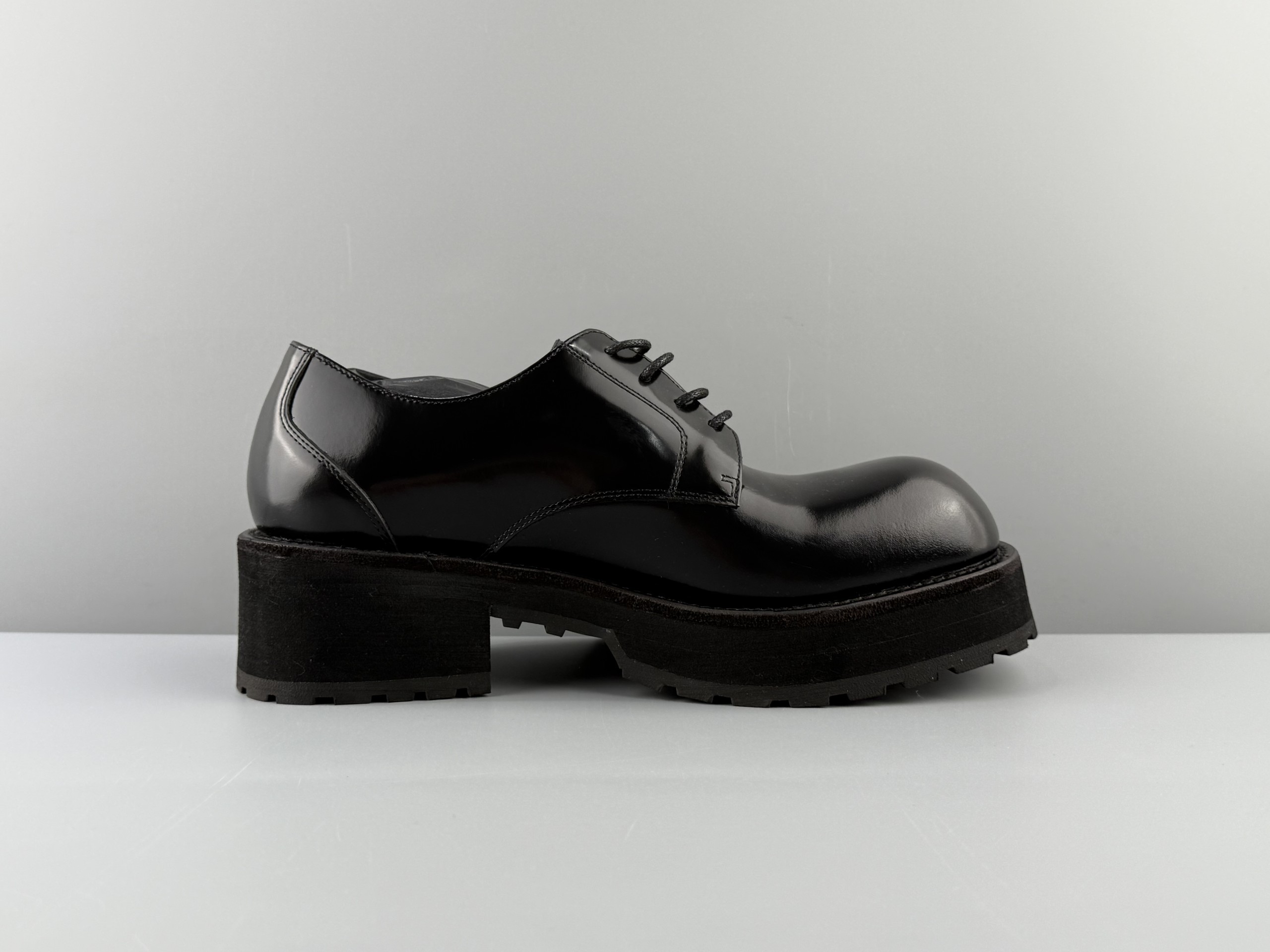 Balenciaga Venom pour cow leather round toe lace-up Derby shoes casual leather shoes men's black Size: 39 40 41 42 43 44 45 46 - Image 3