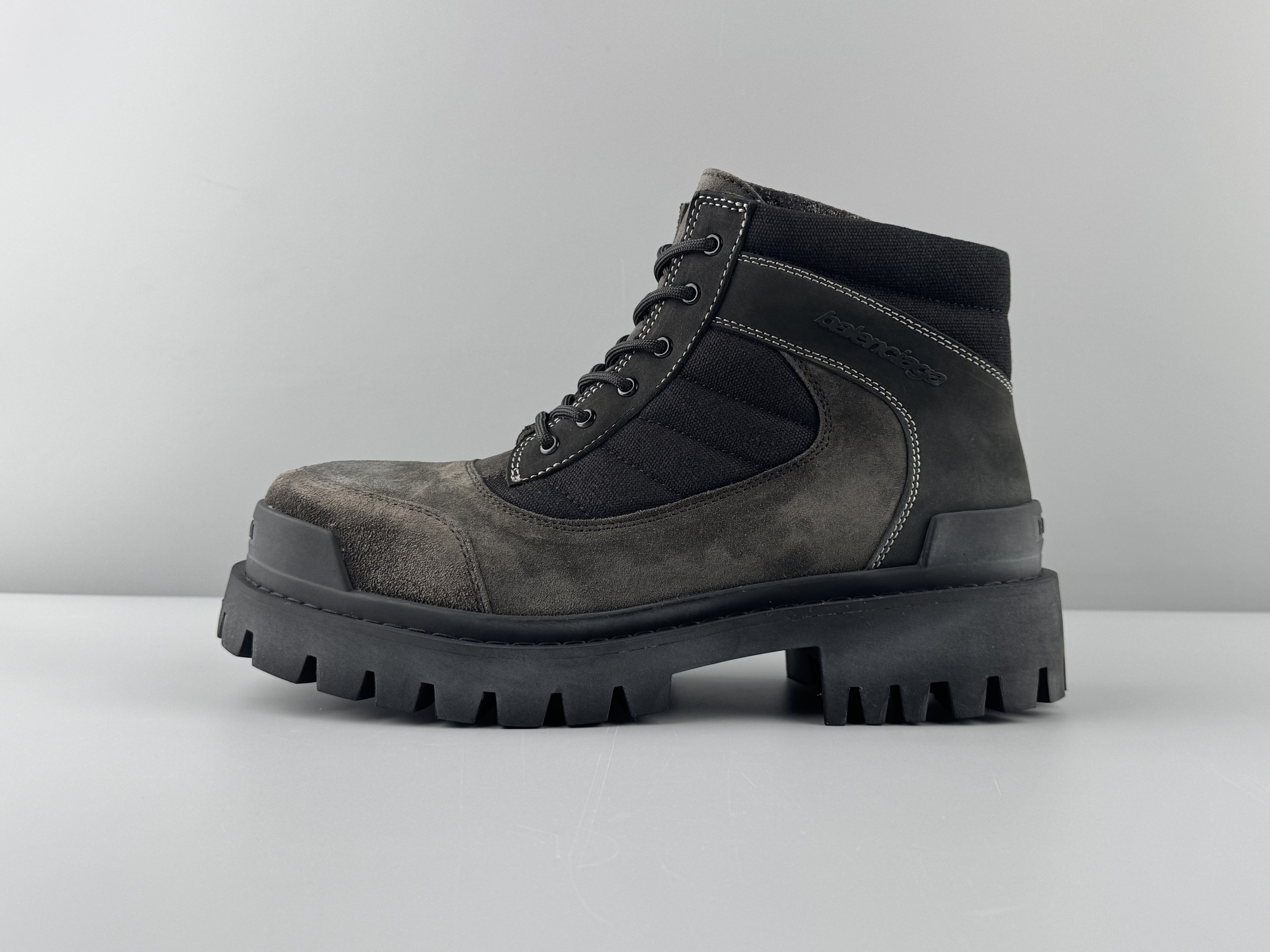 Balenciaga Balenciaga Combat Strike Round Toe Lace-Up Short Martin Boots Men's Size: 39/46 Large Size Customization Non-returnable