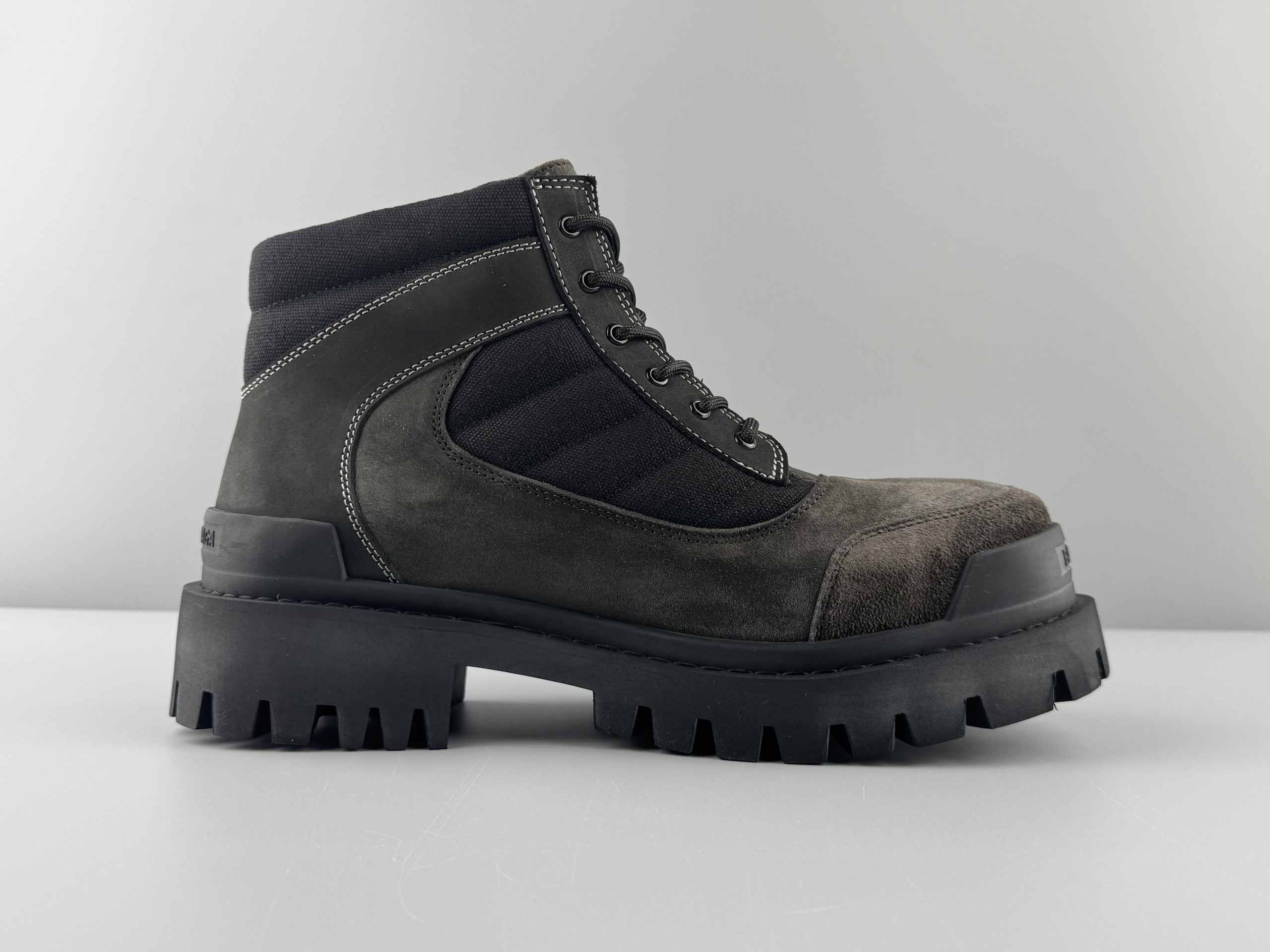 Balenciaga Balenciaga Combat Strike Round Toe Lace-Up Short Martin Boots Men's Size: 39/46 Large Size Customization Non-returnable - Image 3