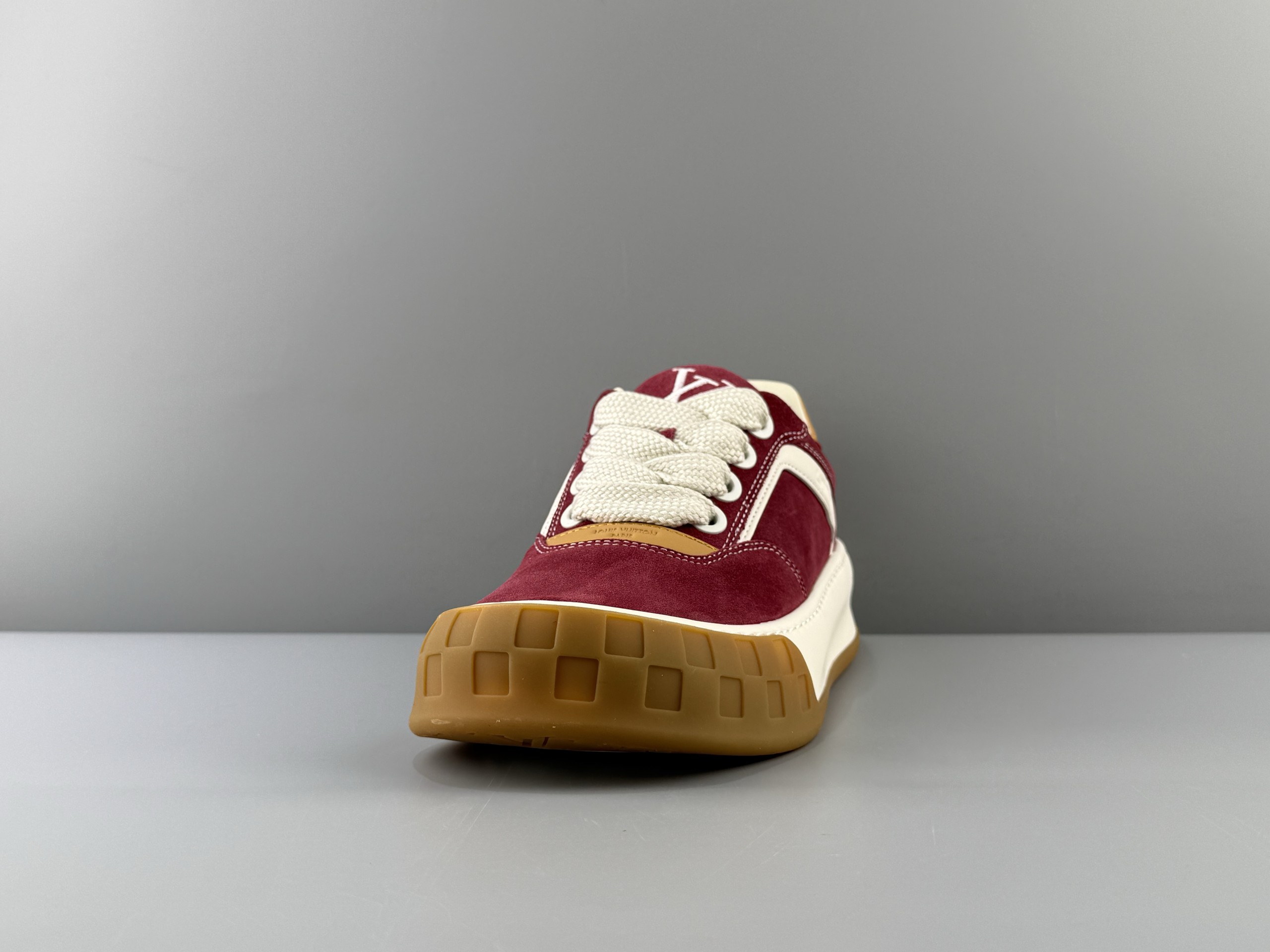 Produced by the top manufacturer in Guangzhou! LOUIS VUITTON Tilted biscuit shoes, suede round toe laces, low-top sneakers, imported cow suede leather, top-grade outsole, machine embossed embroidery imported from Germany, couple size Size: 35 36 37 38 39 40 41 42 43 44 45 Normal size - Image 2