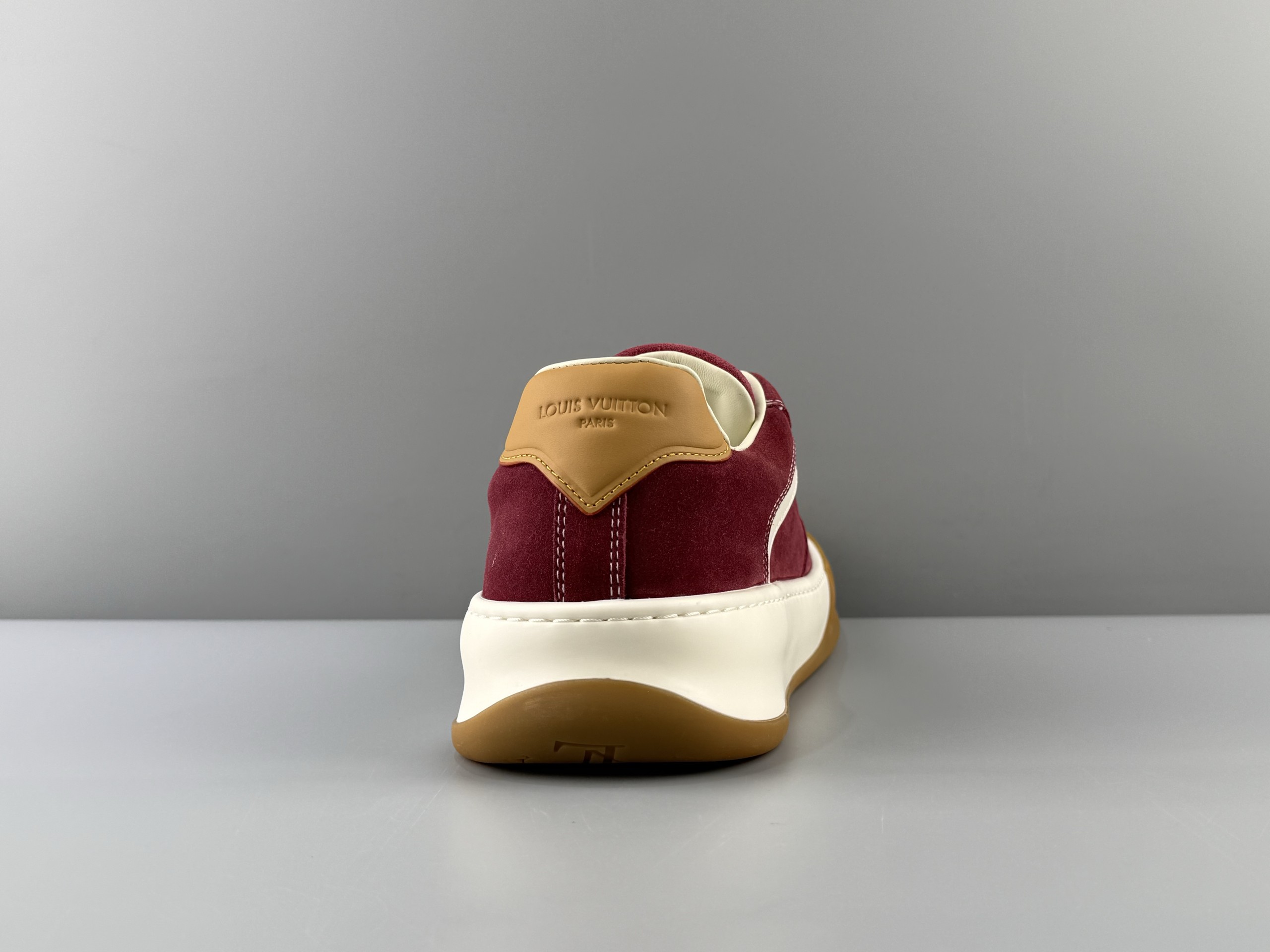 Produced by the top manufacturer in Guangzhou! LOUIS VUITTON Tilted biscuit shoes, suede round toe laces, low-top sneakers, imported cow suede leather, top-grade outsole, machine embossed embroidery imported from Germany, couple size Size: 35 36 37 38 39 40 41 42 43 44 45 Normal size - Image 4