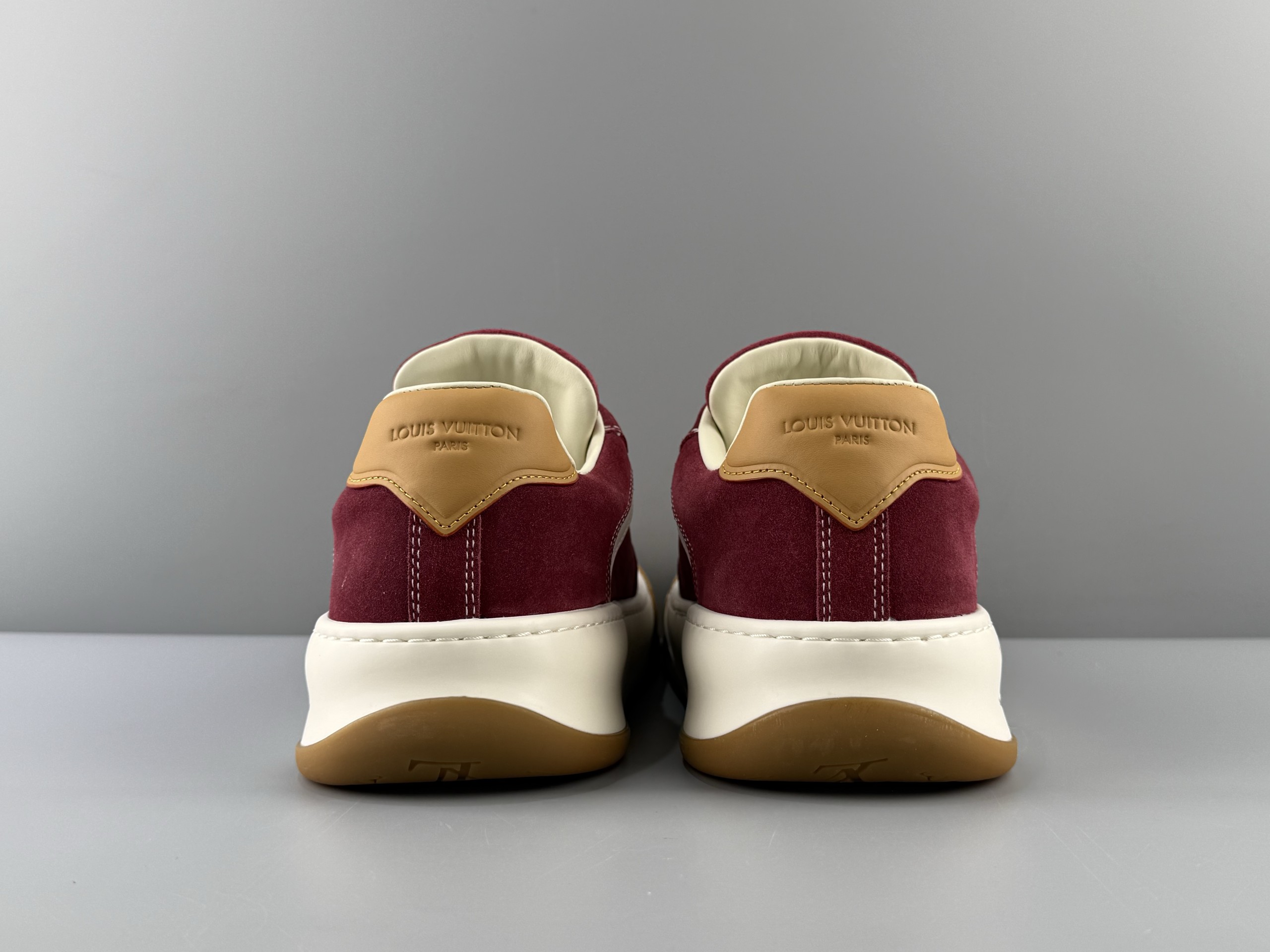 Produced by the top manufacturer in Guangzhou! LOUIS VUITTON Tilted biscuit shoes, suede round toe laces, low-top sneakers, imported cow suede leather, top-grade outsole, machine embossed embroidery imported from Germany, couple size Size: 35 36 37 38 39 40 41 42 43 44 45 Normal size - Image 6