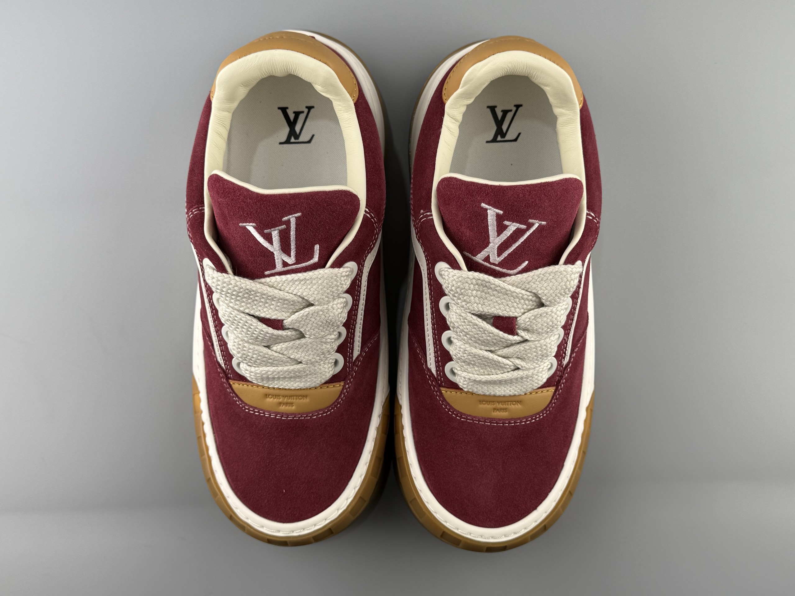 Produced by the top manufacturer in Guangzhou! LOUIS VUITTON Tilted biscuit shoes, suede round toe laces, low-top sneakers, imported cow suede leather, top-grade outsole, machine embossed embroidery imported from Germany, couple size Size: 35 36 37 38 39 40 41 42 43 44 45 Normal size - Image 8