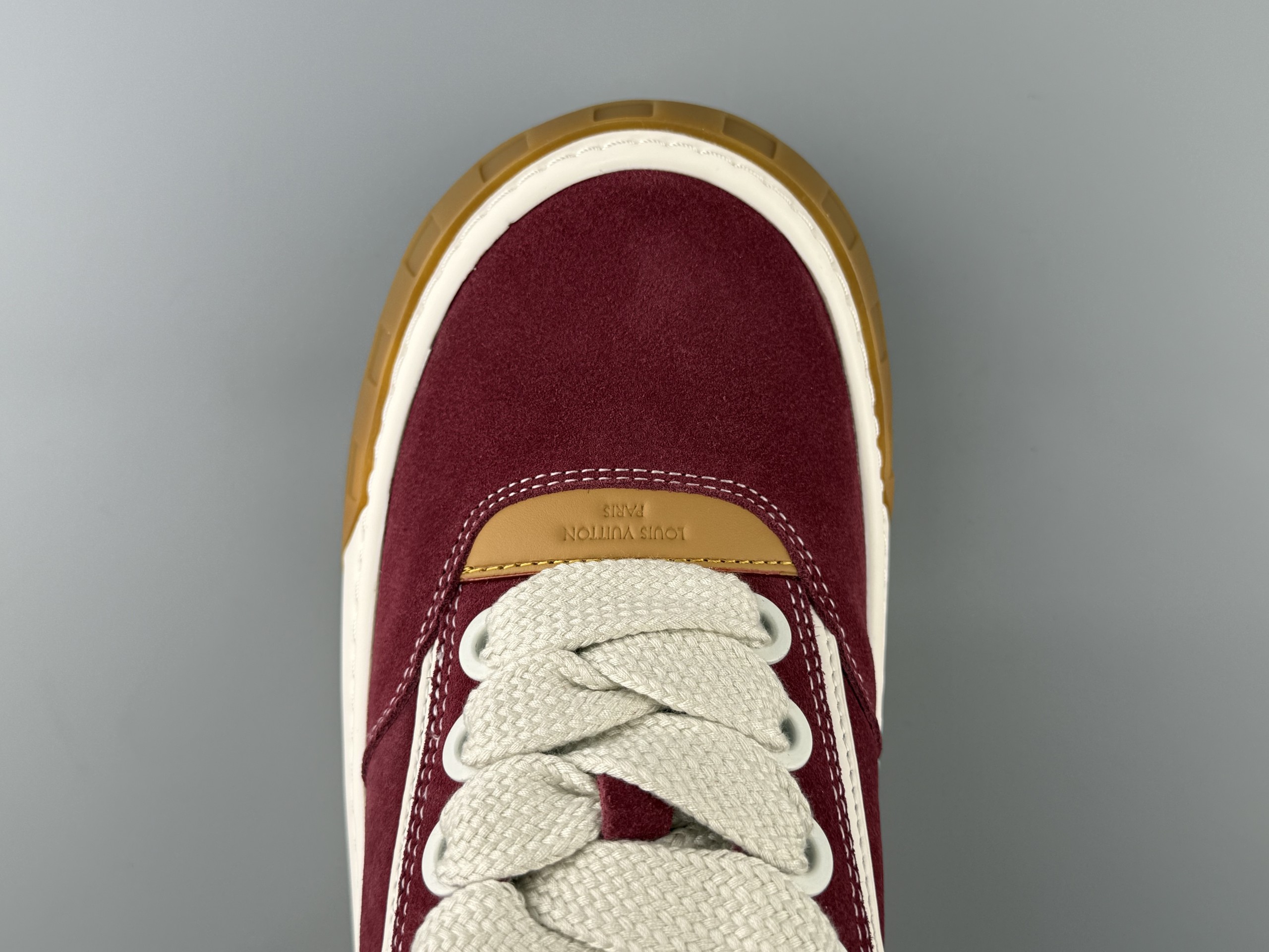 Produced by the top manufacturer in Guangzhou! LOUIS VUITTON Tilted biscuit shoes, suede round toe laces, low-top sneakers, imported cow suede leather, top-grade outsole, machine embossed embroidery imported from Germany, couple size Size: 35 36 37 38 39 40 41 42 43 44 45 Normal size - Image 10