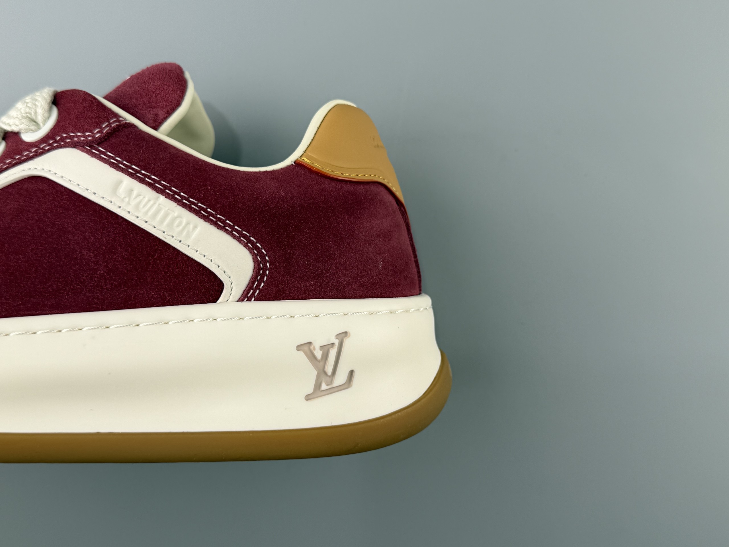 Produced by the top manufacturer in Guangzhou! LOUIS VUITTON Tilted biscuit shoes, suede round toe laces, low-top sneakers, imported cow suede leather, top-grade outsole, machine embossed embroidery imported from Germany, couple size Size: 35 36 37 38 39 40 41 42 43 44 45 Normal size - Image 13