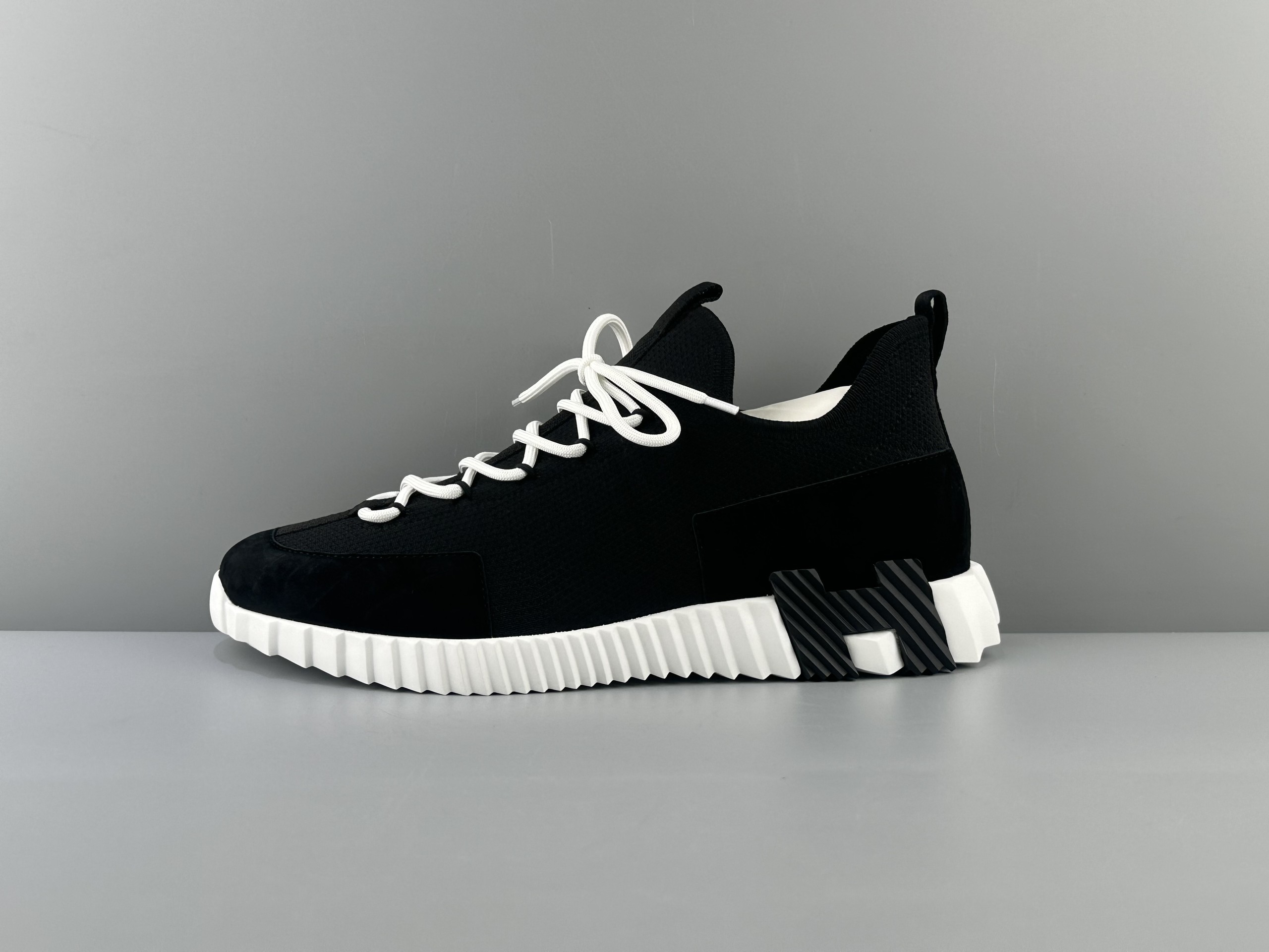 Produced by Foshan’s top manufacturers ❗hot model for foreign trade❗) HERMES Lift suede goatskin, lace-free thick sole, 4cm low-top lifestyle casual shoes, complex craftsmanship, men's style, imported leather production! The best outsole on the market! The tooth marks and water chestnuts are clear and three-dimensional! Produced with top imported raw materials! Size:38 39 40 41 42 43 44 45 46 (Excellent order price❗)