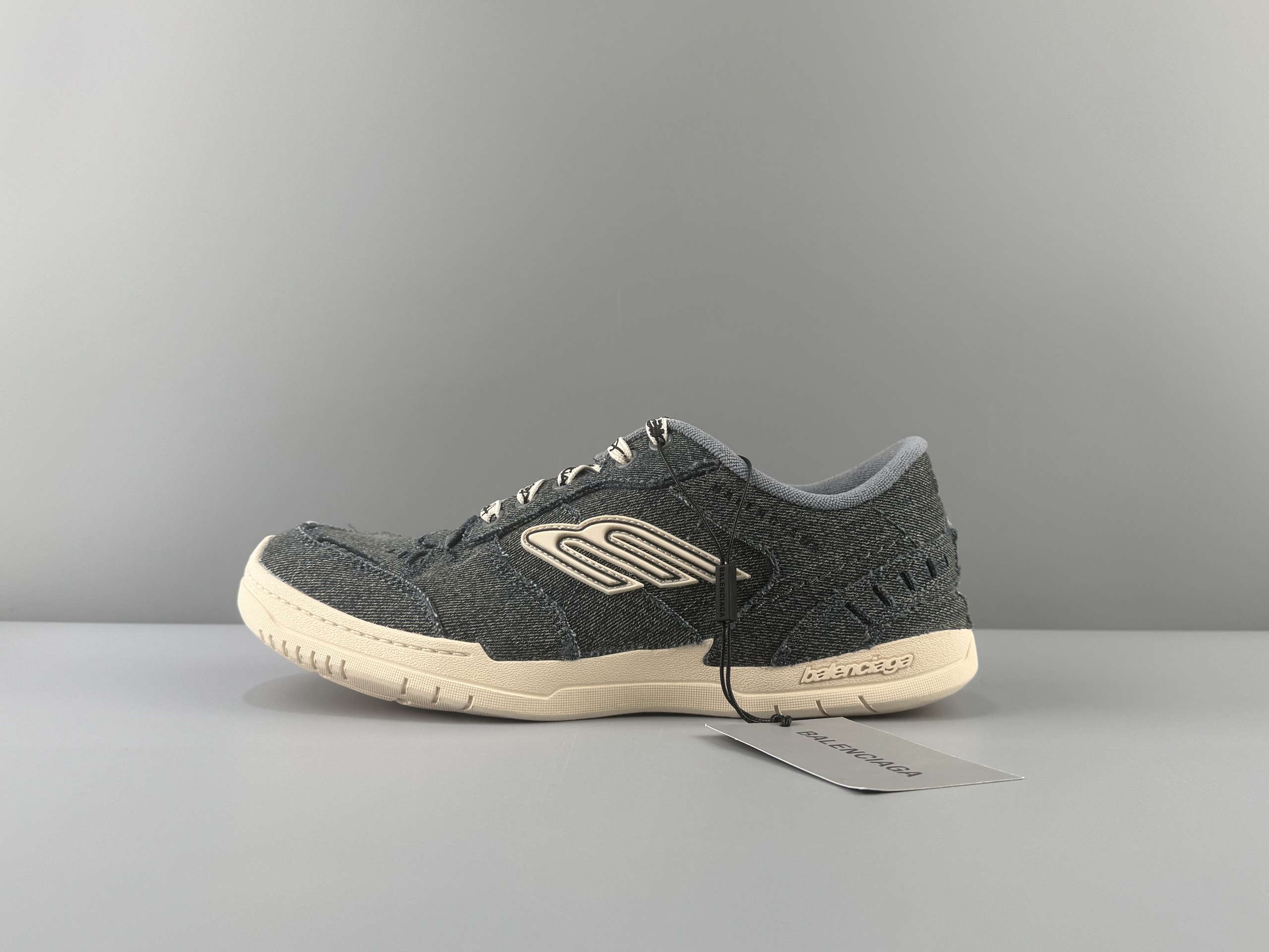 Purchasing level version, different from ordinary products on the market! Balenciaga HAMPTONS WORN-OUT Round toe lace-up, low-cut lifestyle shoes, couple model, independent private model outsole, original old-fashioned technique Size: 35/46 is one size larger