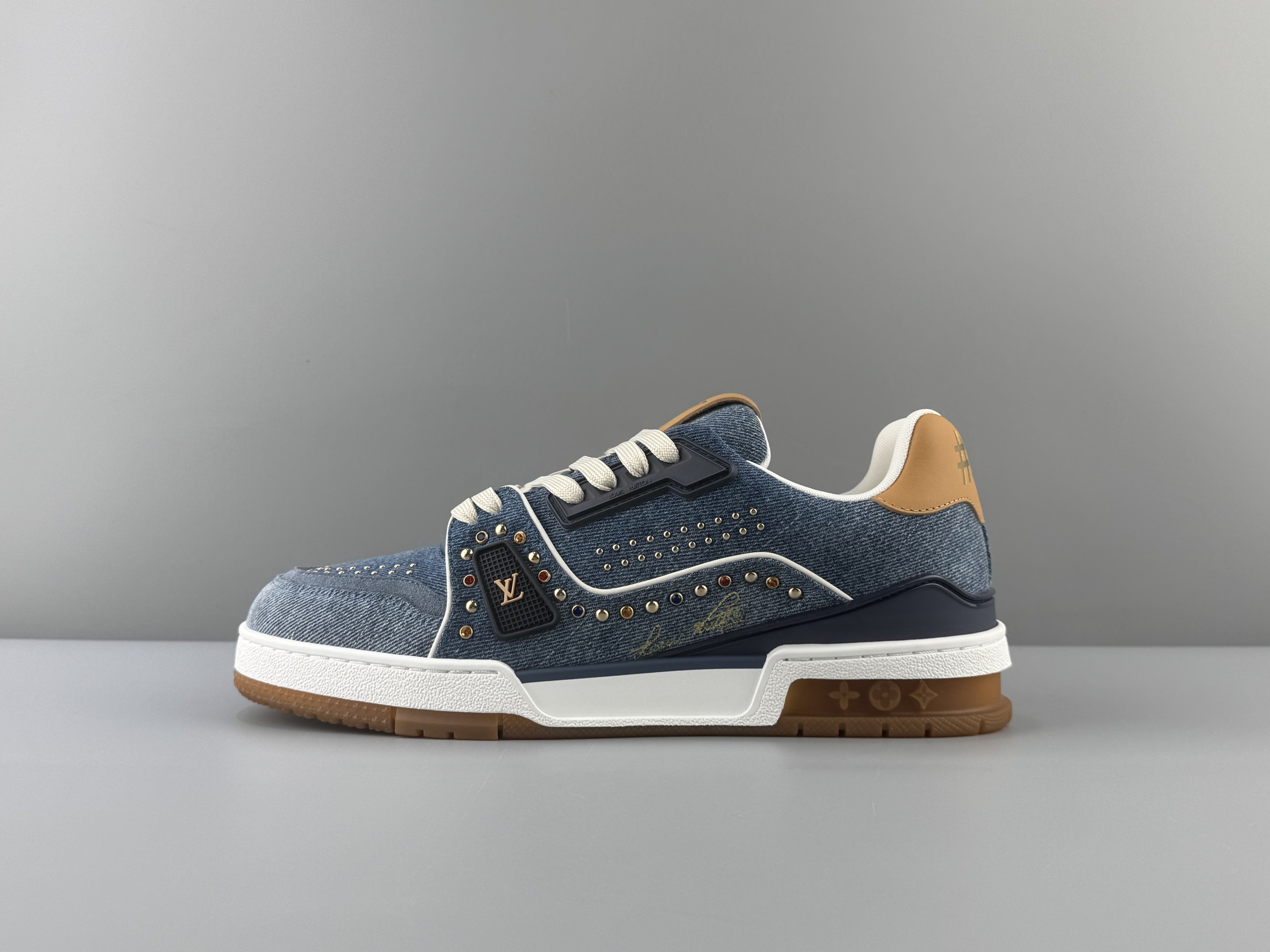 Produced by Foshan Dachang! Original packaging! Top craftsmanship, top products, distinguish the ordinary versions on the market! Ships in about three days! ) LOUIS VUITTON 2026 latest color scheme Trainer handwritten logo round toe lace-up low-top sneakers men's Italian imported tire cowhide original top-grade outsole production access counter 0️⃣pressure❗Size: 39 40 41 42 43 44 45 (46 customization is not returnable)