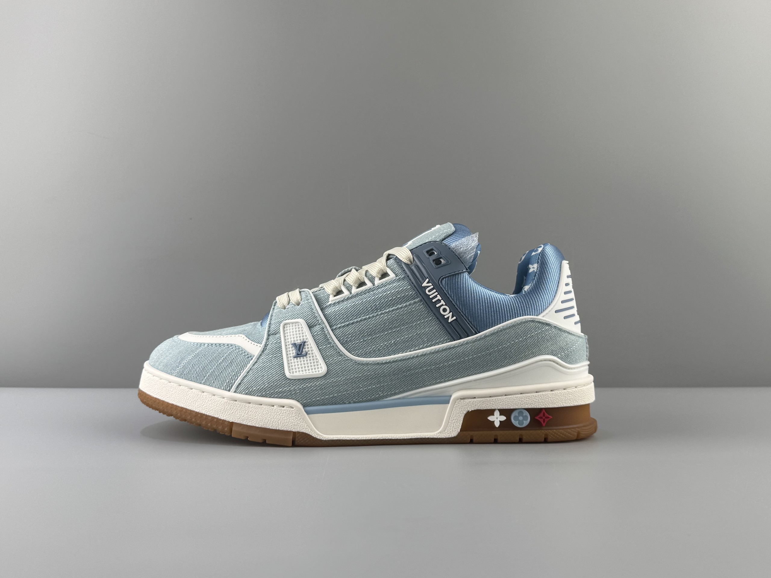 Produced by Foshan Dachang! Original packaging! Top craftsmanship, top products, distinguish the ordinary versions on the market! Ships in about three days! ) LOUIS VUITTON 2026 latest color scheme Trainer handwritten logo round toe lace-up low-top sneakers men's Italian imported tire cowhide original top-grade outsole production access counter 0️⃣pressure❗Size: 39 40 41 42 43 44 45 (46 customization is not returnable)