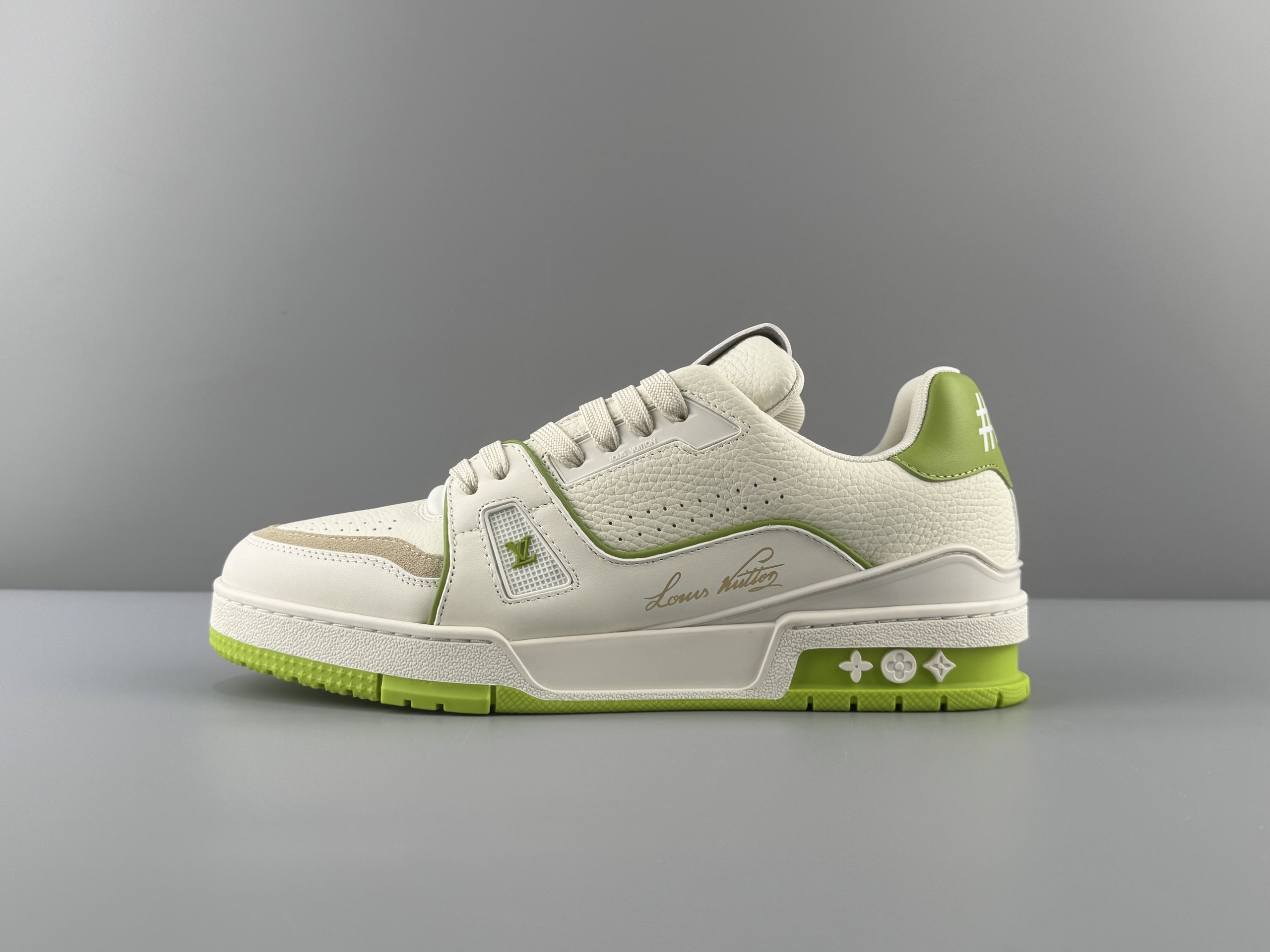 Produced by Foshan Dachang! Original packaging! Top craftsmanship, top products, distinguish the ordinary versions on the market! Ships in about three days! ) LOUIS VUITTON 2026 latest color scheme Trainer handwritten logo round toe lace-up low-top sneakers men's Italian imported tire cowhide original top-grade outsole production access counter 0️⃣pressure❗Size: 39 40 41 42 43 44 45 (46 customization is not returnable)