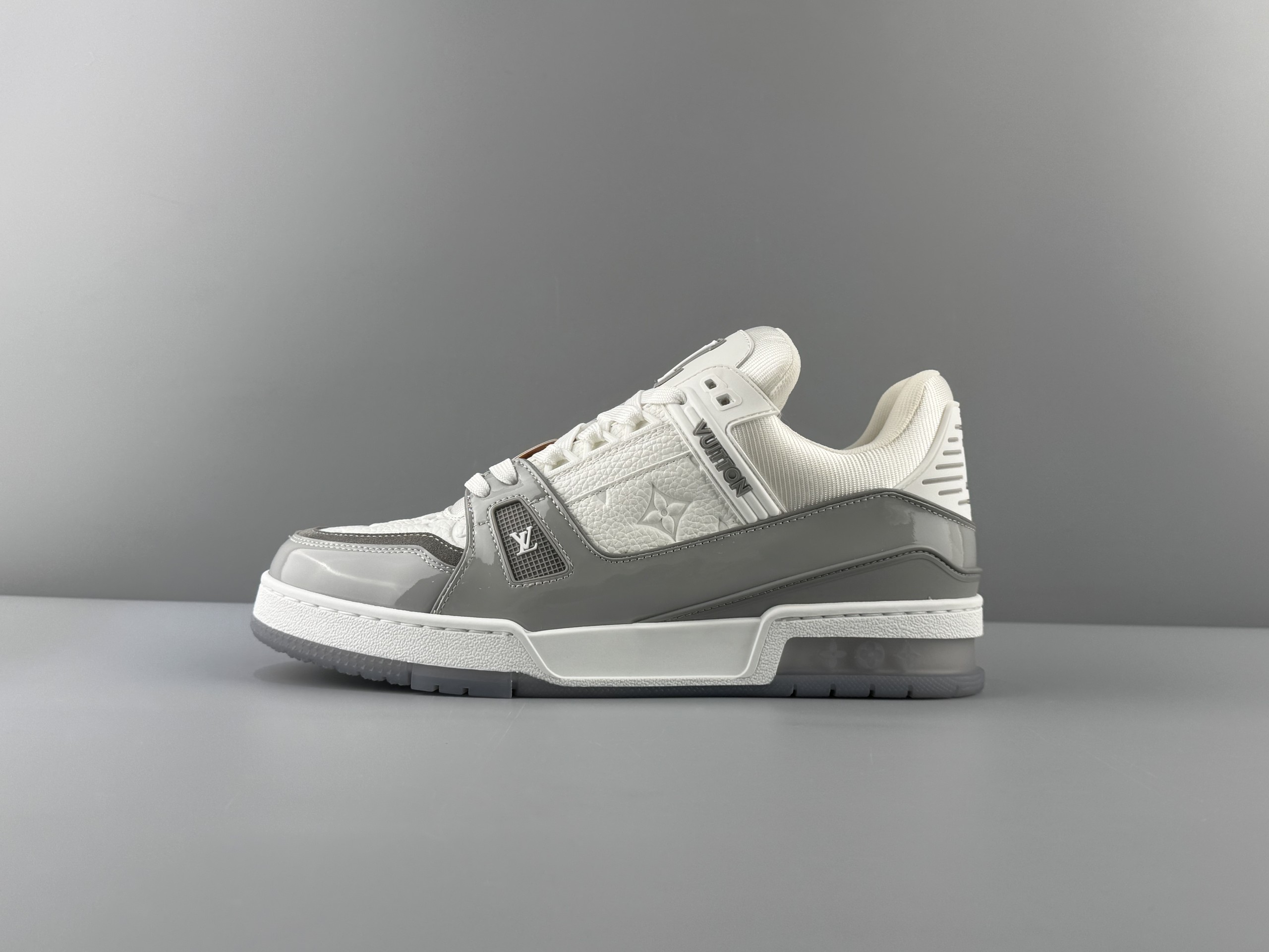 Produced by Foshan Dachang! Original packaging! Top craftsmanship, top products, distinguish the ordinary versions on the market! Ships in about three days! ) LOUIS VUITTON 2026 latest color matching Trainer handwritten logo round toe laces low-top sneakers men's Italian imported tire cowhide original top outsole production access counter 0️⃣ pressure❗Size: 39 40 41 42 43 44 45 (46 customized non-returnable