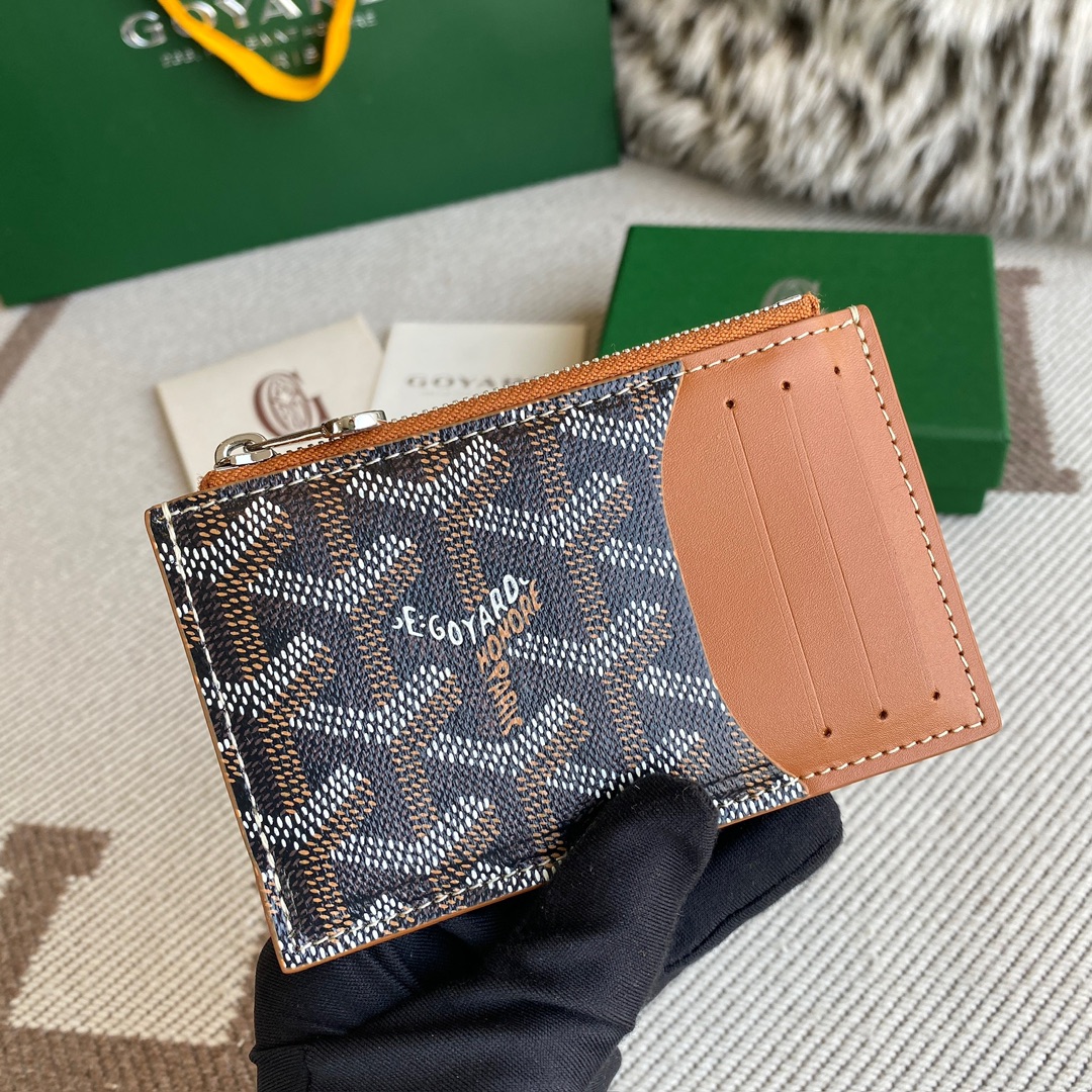 Goyard Goya counter latest version upgraded version new color 🤩 Bourbon flat zipper card holder wallet Three card slots and one zipper pocket can safely store change~ Size: 12.5cm x 1cm x 8.4cm~ Style No