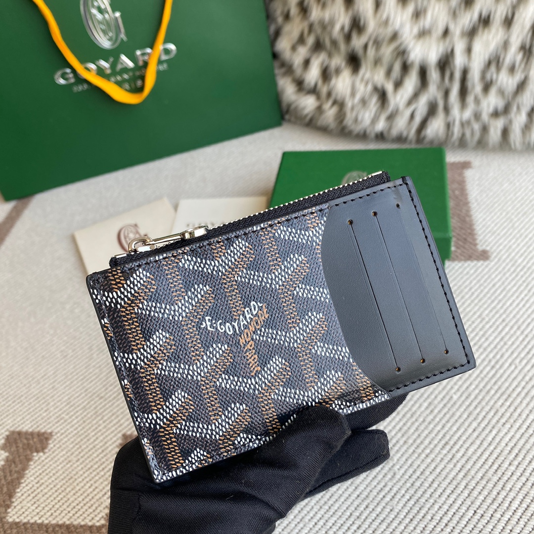 Goyard Goya counter latest version upgraded version new color 🤩 Bourbon flat zipper card holder wallet Three card slots and one zipper pocket can safely store change~ Size: 12.5cm x 1cm x 8.4cm~ Style No