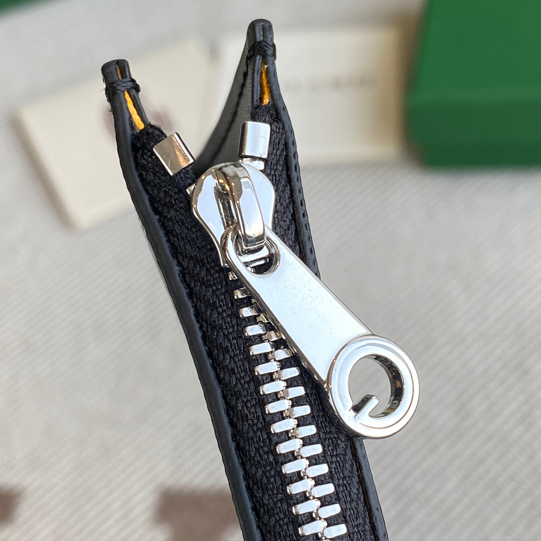 Goyard Goya counter latest version upgraded version new color 🤩 Bourbon flat zipper card holder wallet Three card slots and one zipper pocket can safely store change~ Size: 12.5cm x 1cm x 8.4cm~ Style No - Image 6