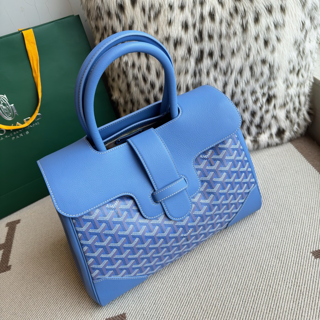 Spring and summer limited edition flower style ~ Goyard Goya counter latest version upgraded version new color 🤩 Saigon Gongmu Available in two unique GOYARDINE canvas colors inspired by the vibrant hues of linen flowers: Iris Purple and Rose Pink - Image 4
