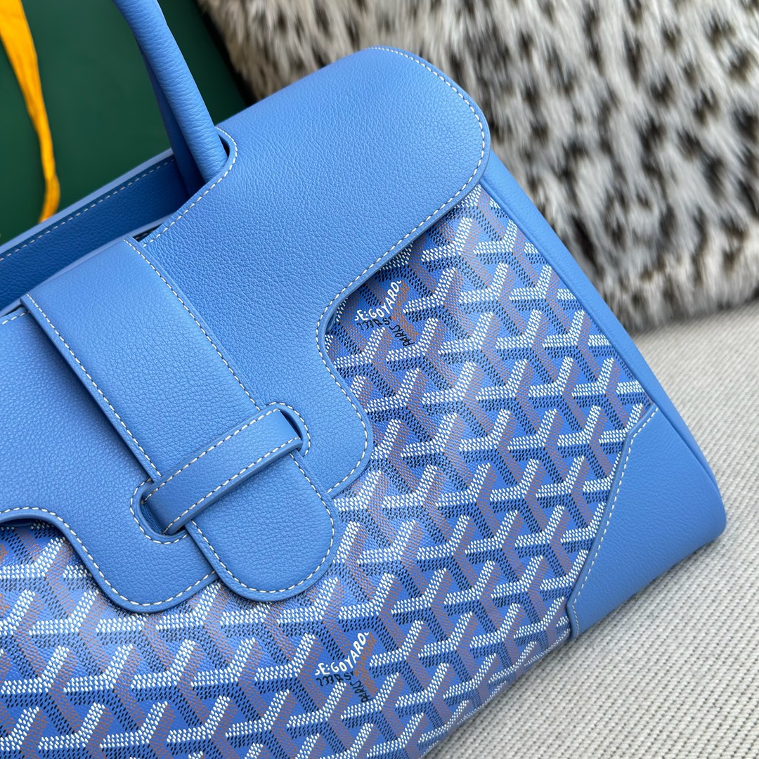 Spring and summer limited edition flower style ~ Goyard Goya counter latest version upgraded version new color 🤩 Saigon Gongmu Available in two unique GOYARDINE canvas colors inspired by the vibrant hues of linen flowers: Iris Purple and Rose Pink - Image 6