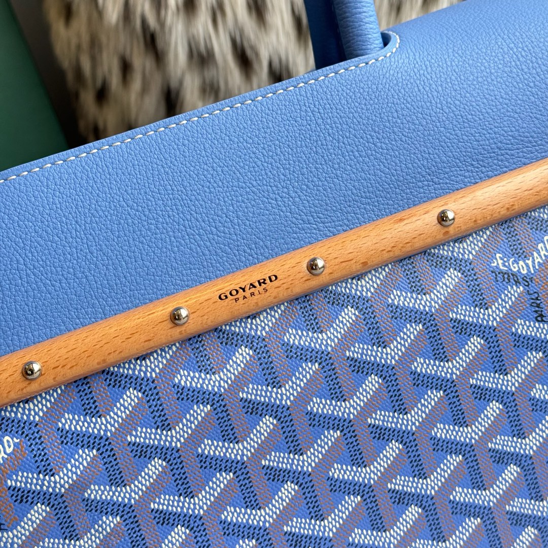 Spring and summer limited edition flower style ~ Goyard Goya counter latest version upgraded version new color 🤩 Saigon Gongmu Available in two unique GOYARDINE canvas colors inspired by the vibrant hues of linen flowers: Iris Purple and Rose Pink - Image 10